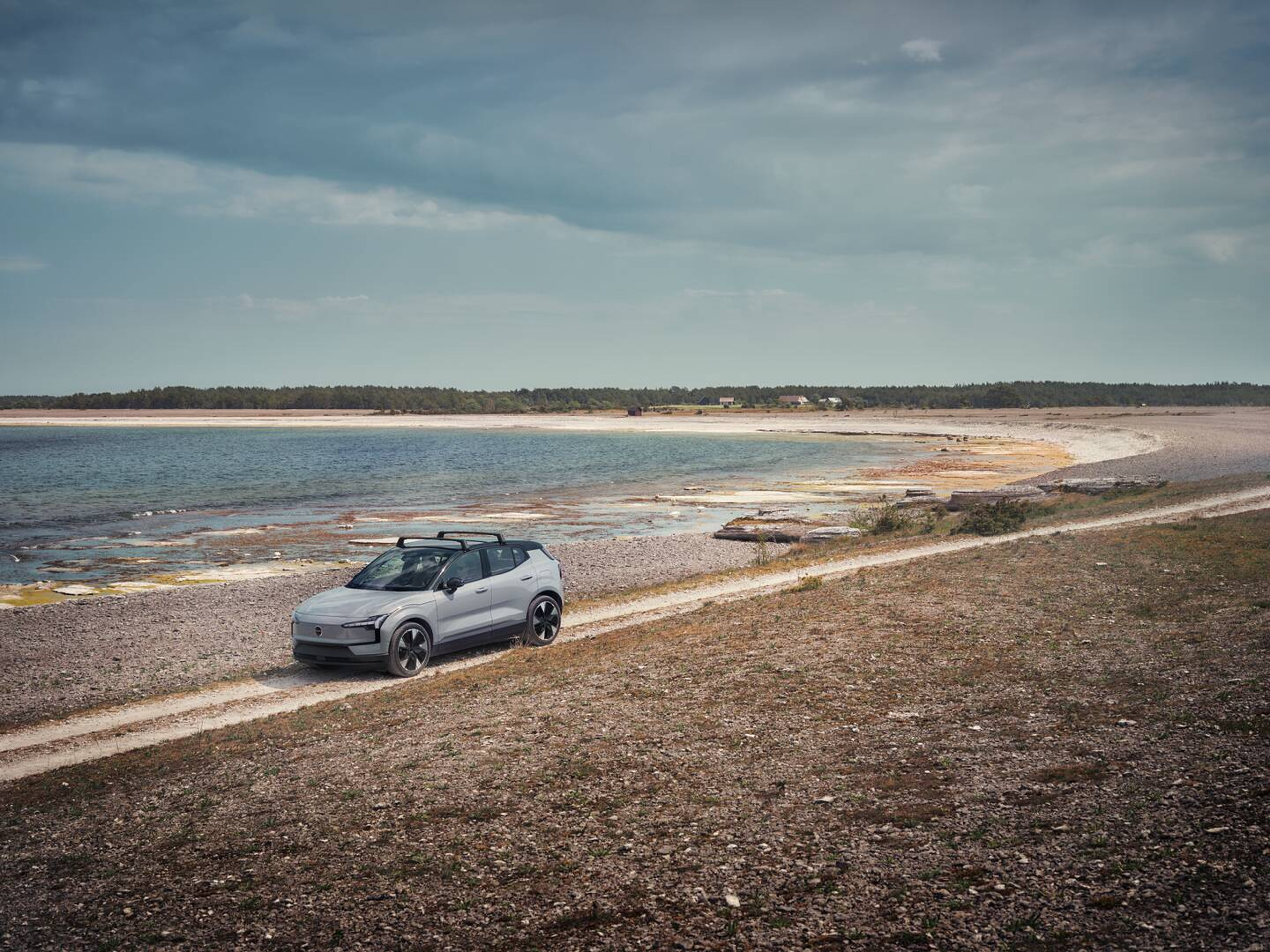 A partial front view of Volvo XC60 with winter tyres.