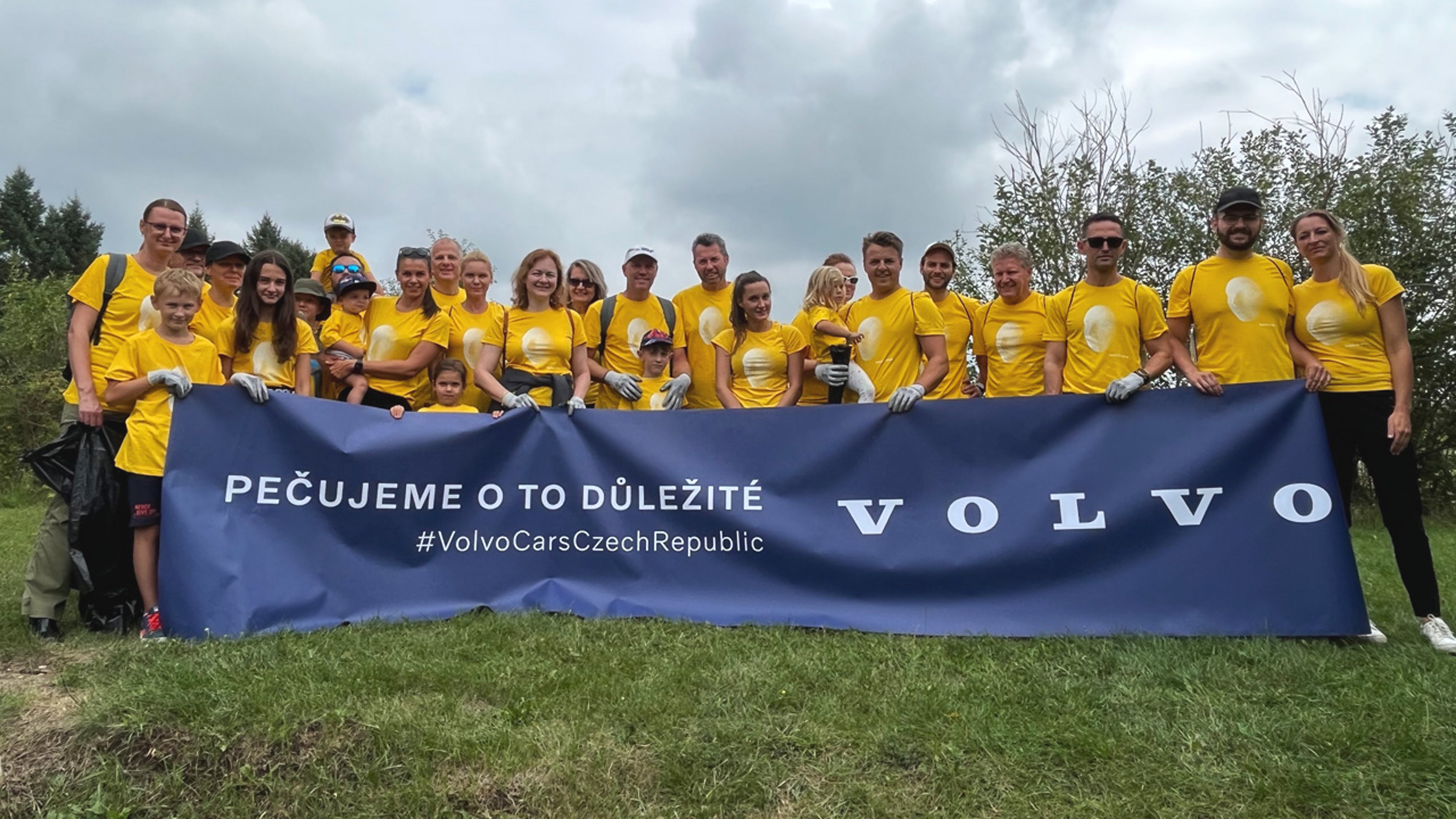 Volvo Car Česká republika - úklid odpadků v oblasti pražské městské části Kunratice