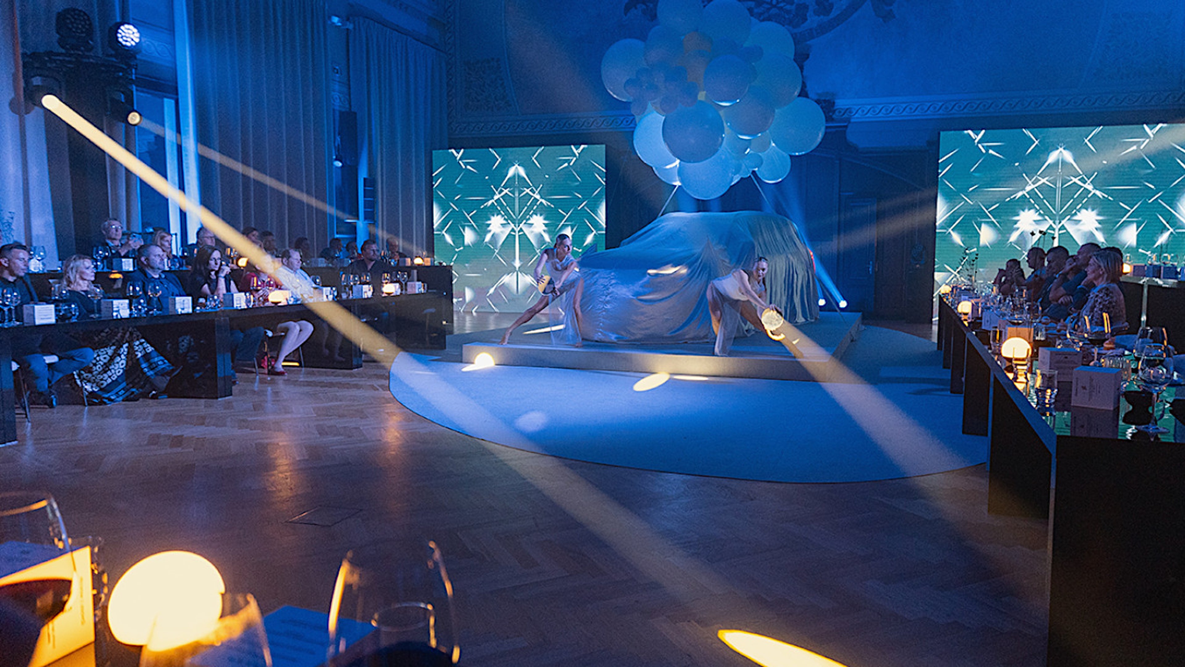 Česká premiéra nového vozu Volvo XC90 v prostorách Fantovy kavárny v Praze