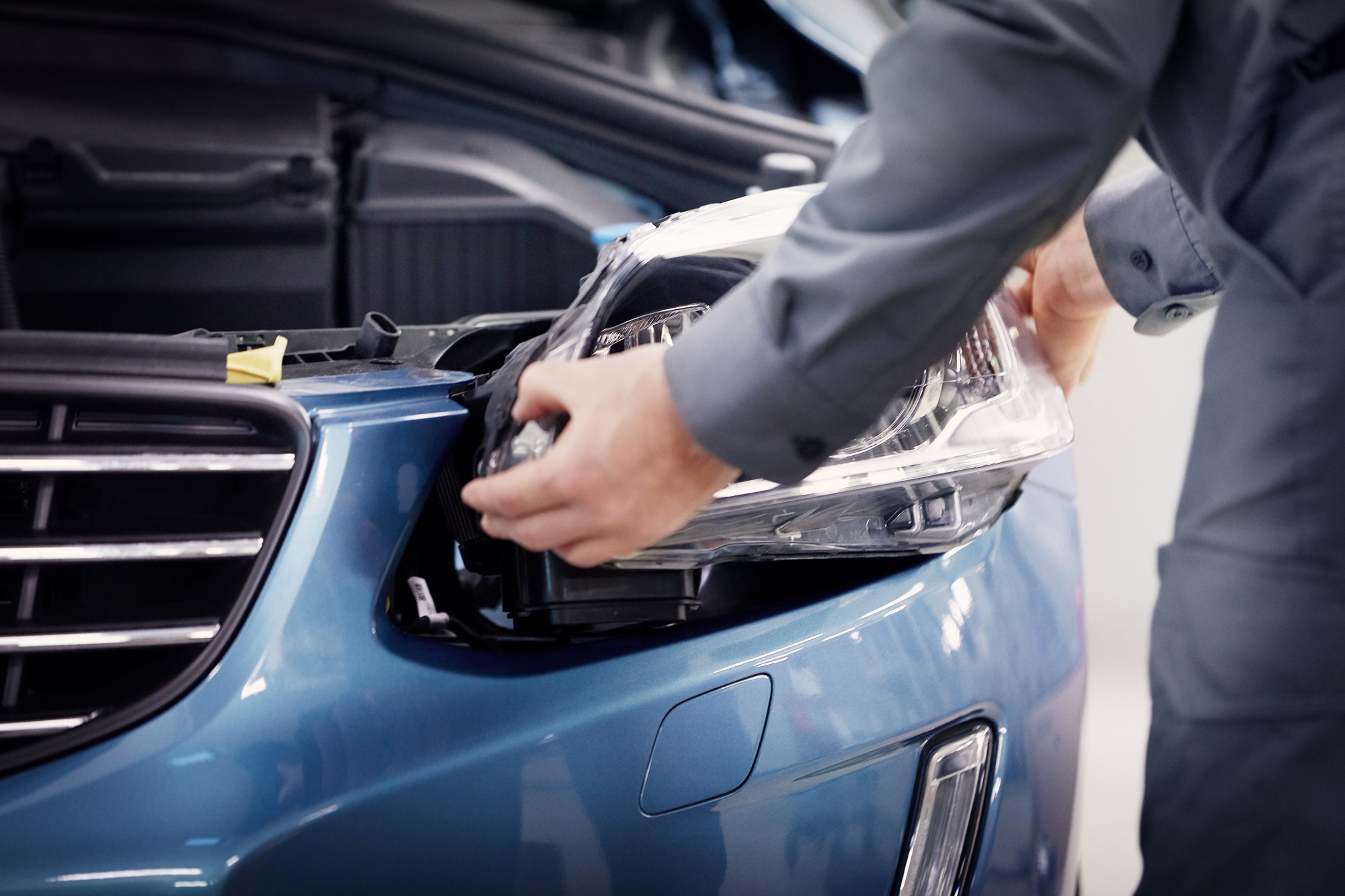 Volvo_car_damage_repair_electric_predictive