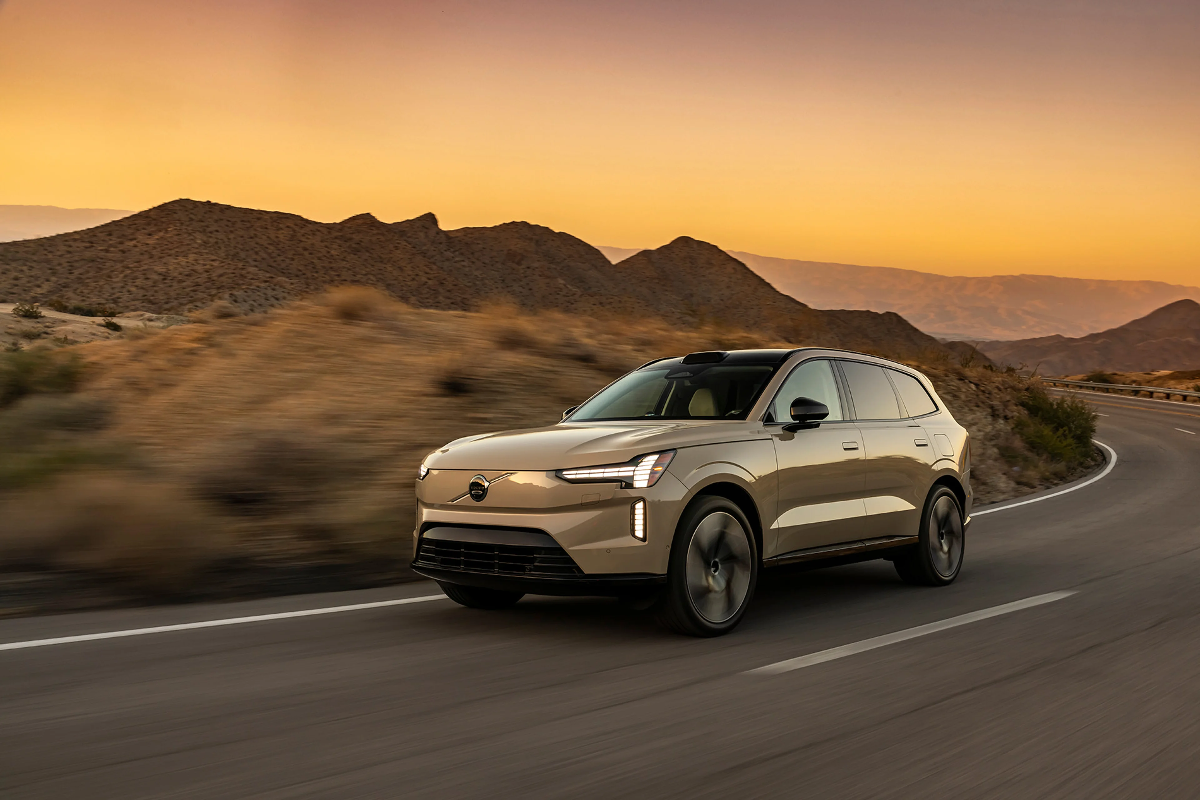 Volvo EX90 in sand dune