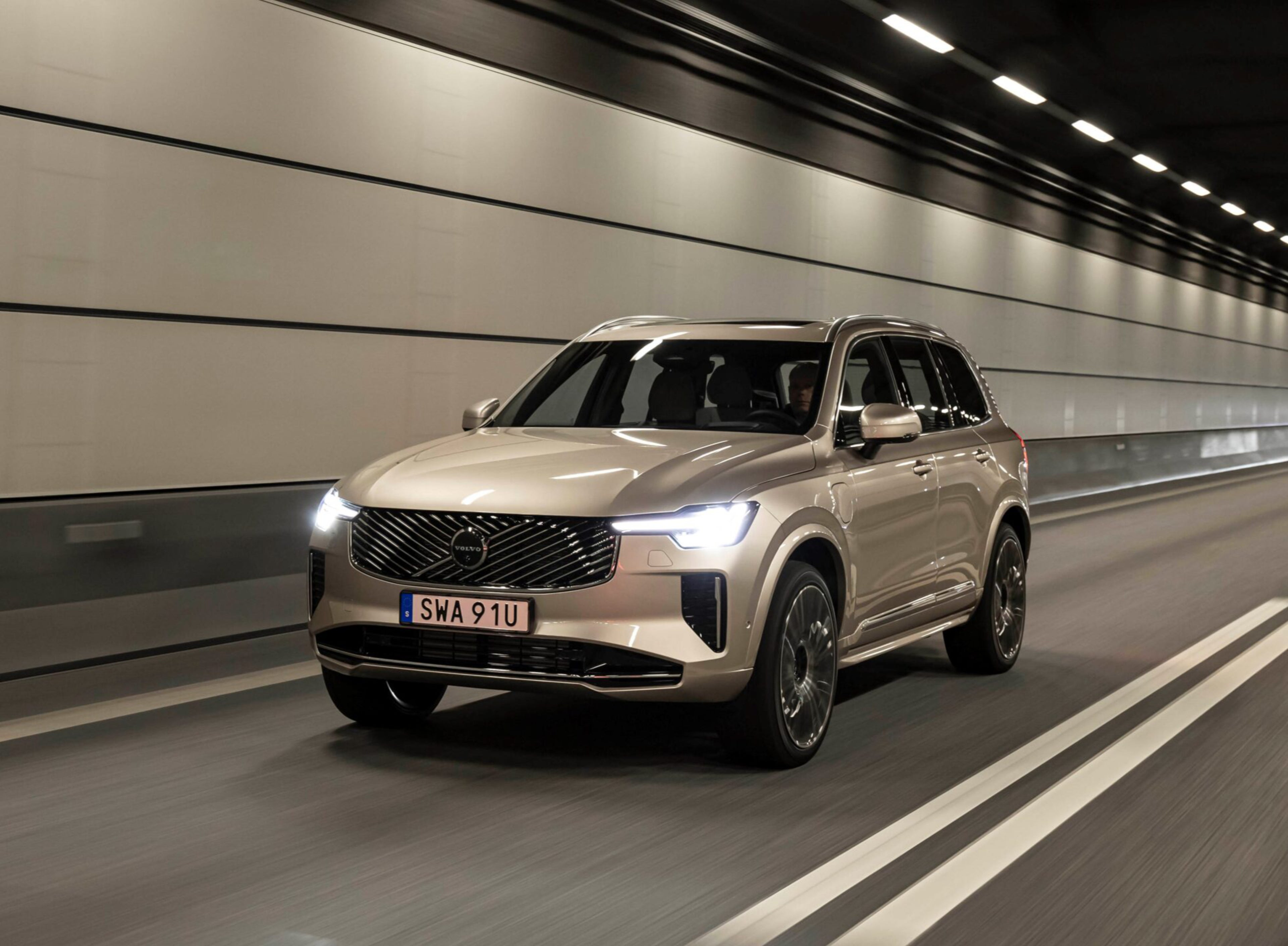 Frontansicht eines XC90 im neuen Design.