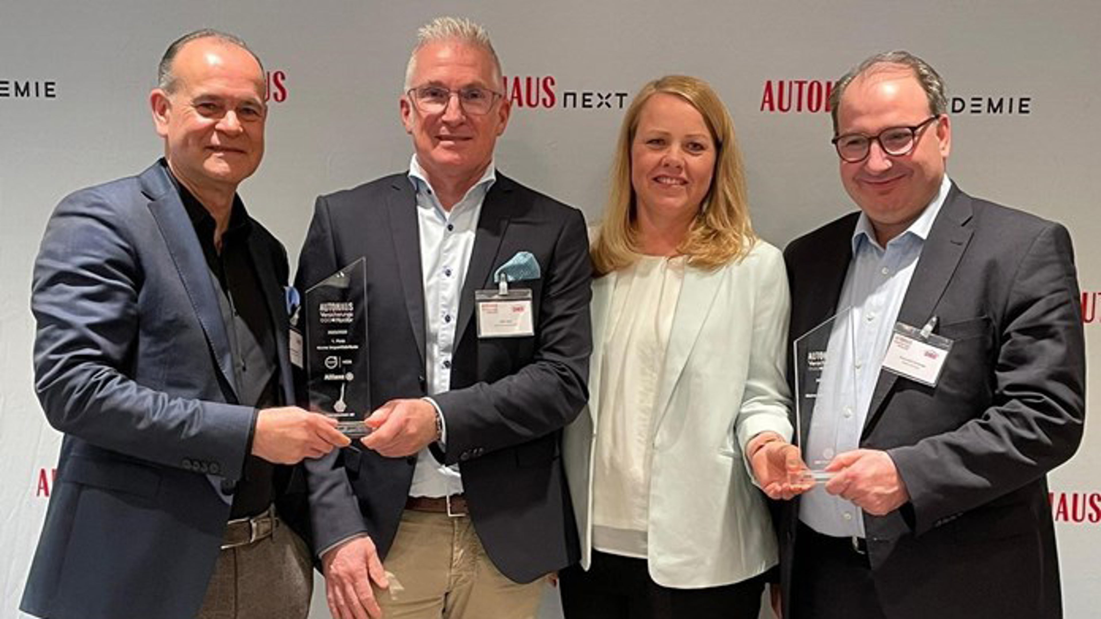 „Autohaus VersicherungsMonitor 2022/23“: Seriensieger Volvo Schwedenversicherung verteidigt erneut Titel