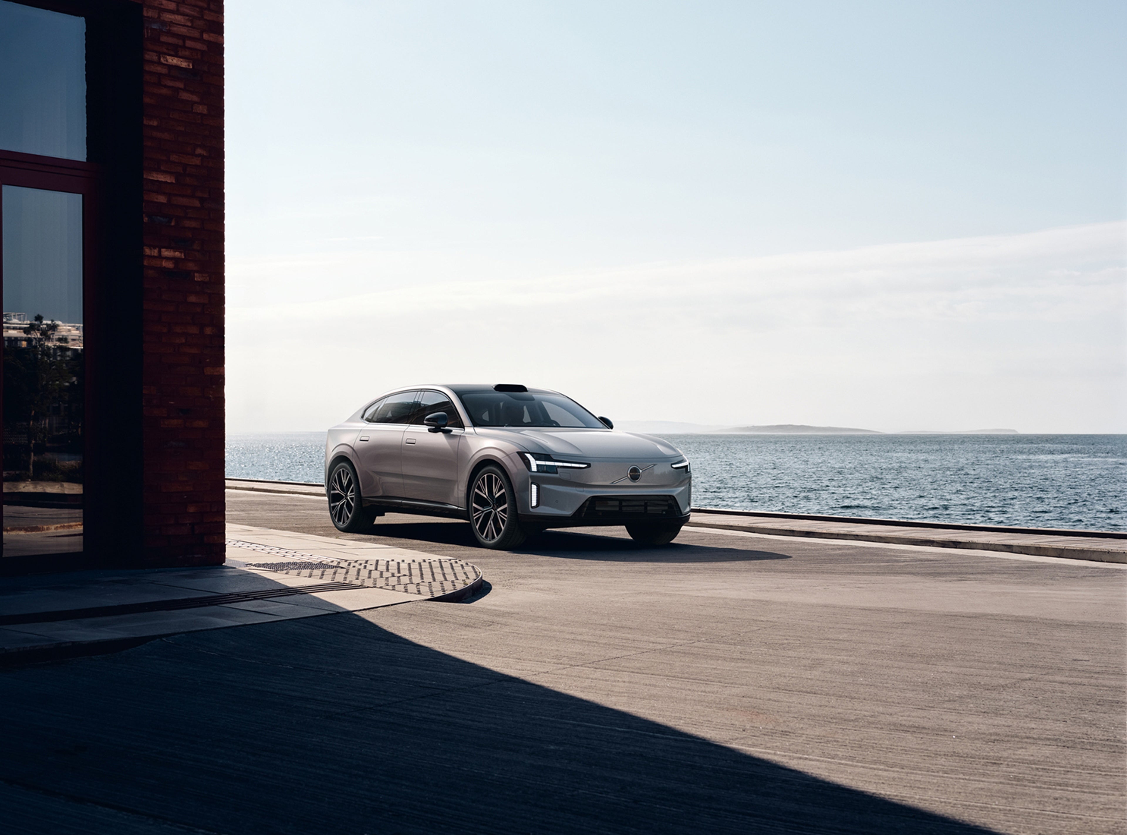 Volvo ES90 Aurora Silver.