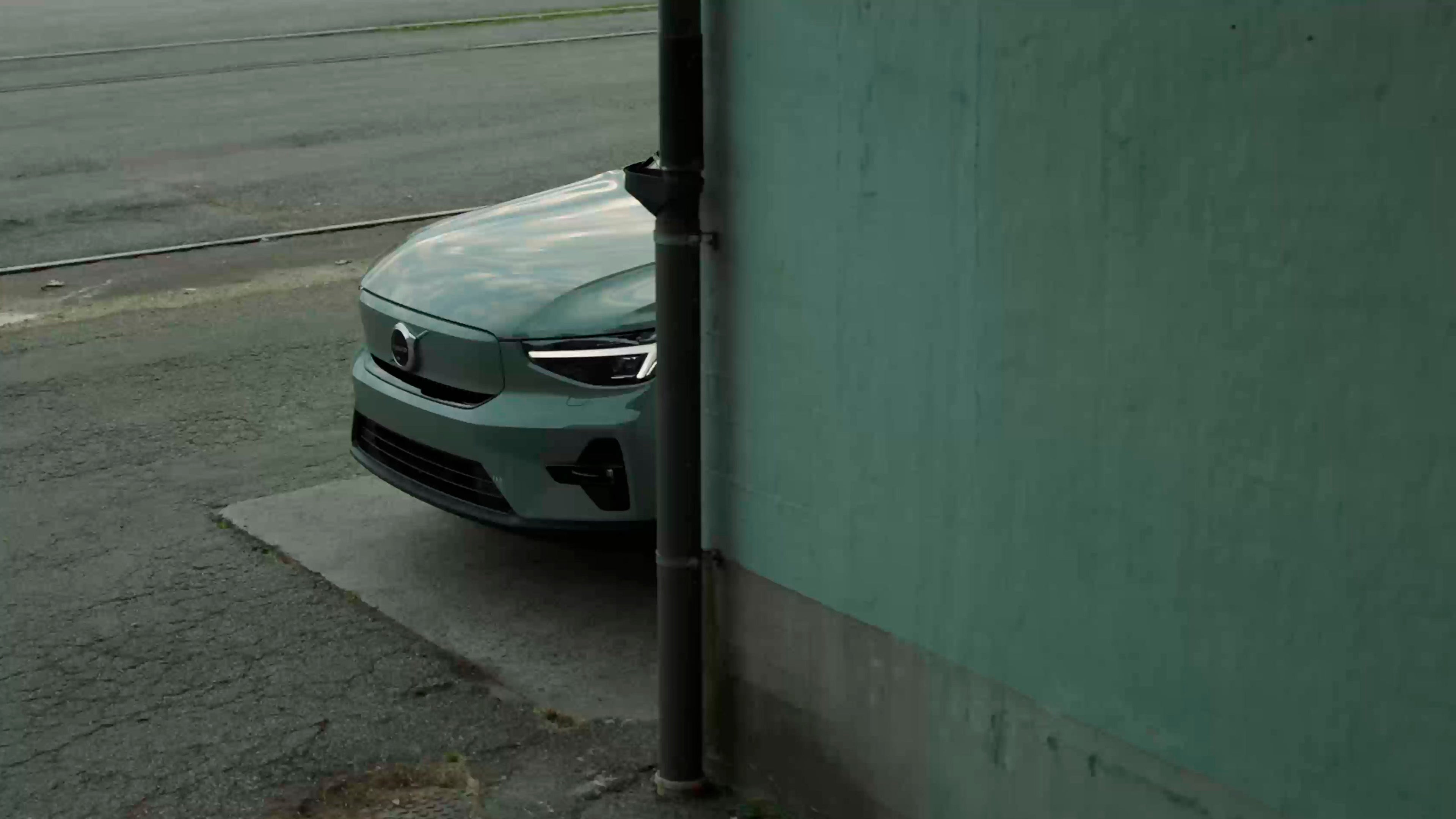 Un Volvo XC40 eléctrico parte frontal