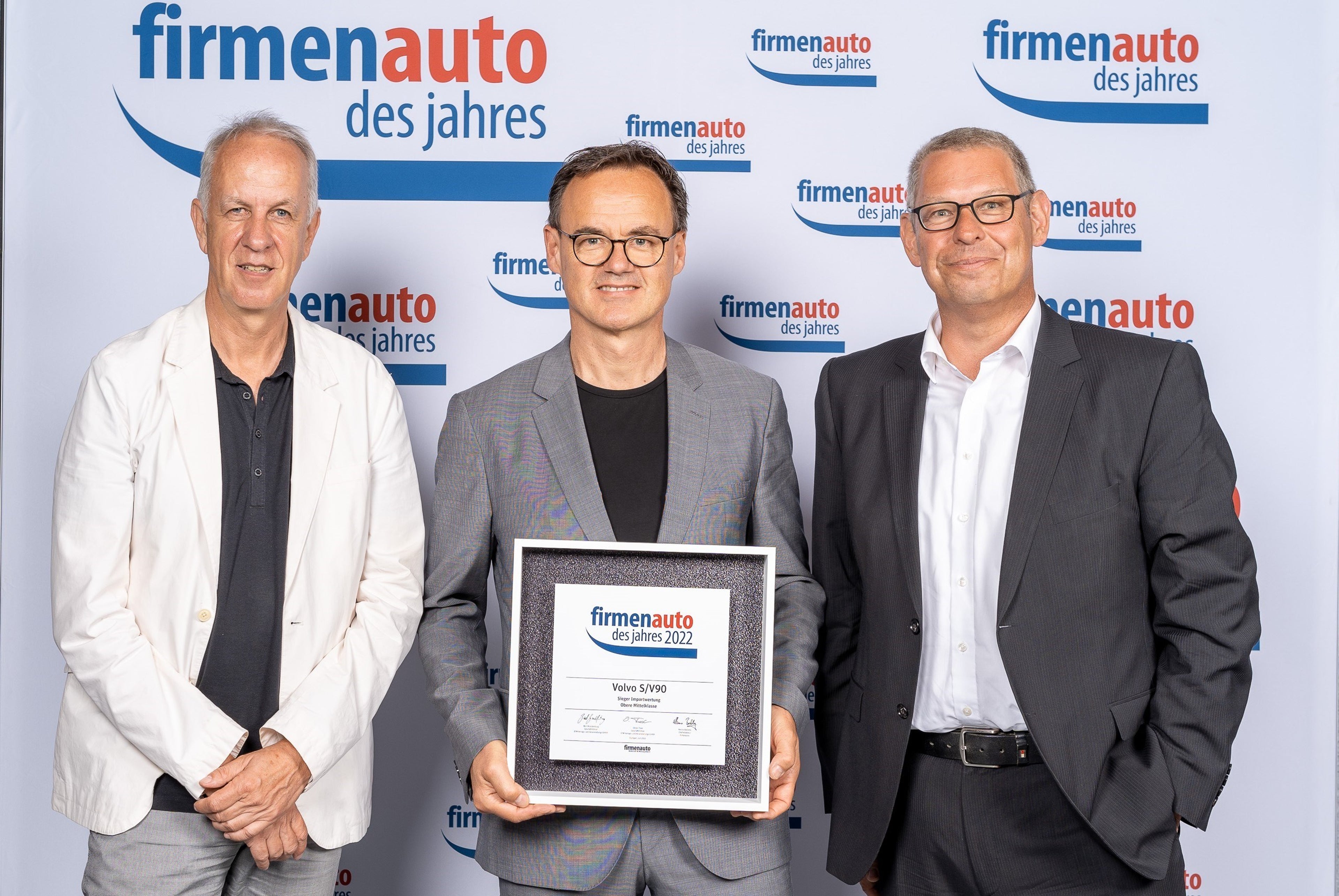 Der Volvo S90 und V90 werden Firmenauto des Jahres 2022 - Überreichung der Siegesurkunde