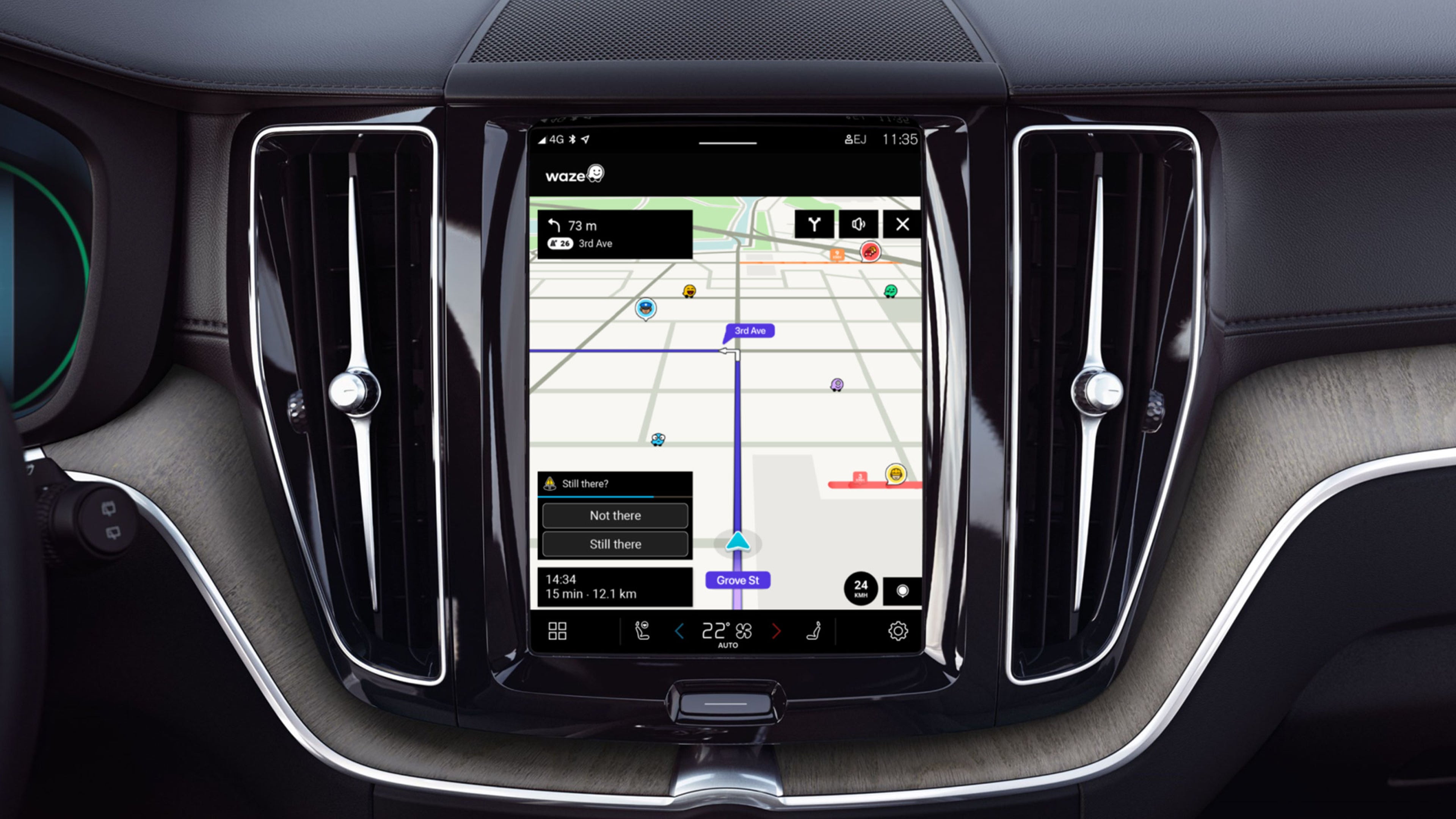 Frontalansicht auf ein Navigationssystem im Auto