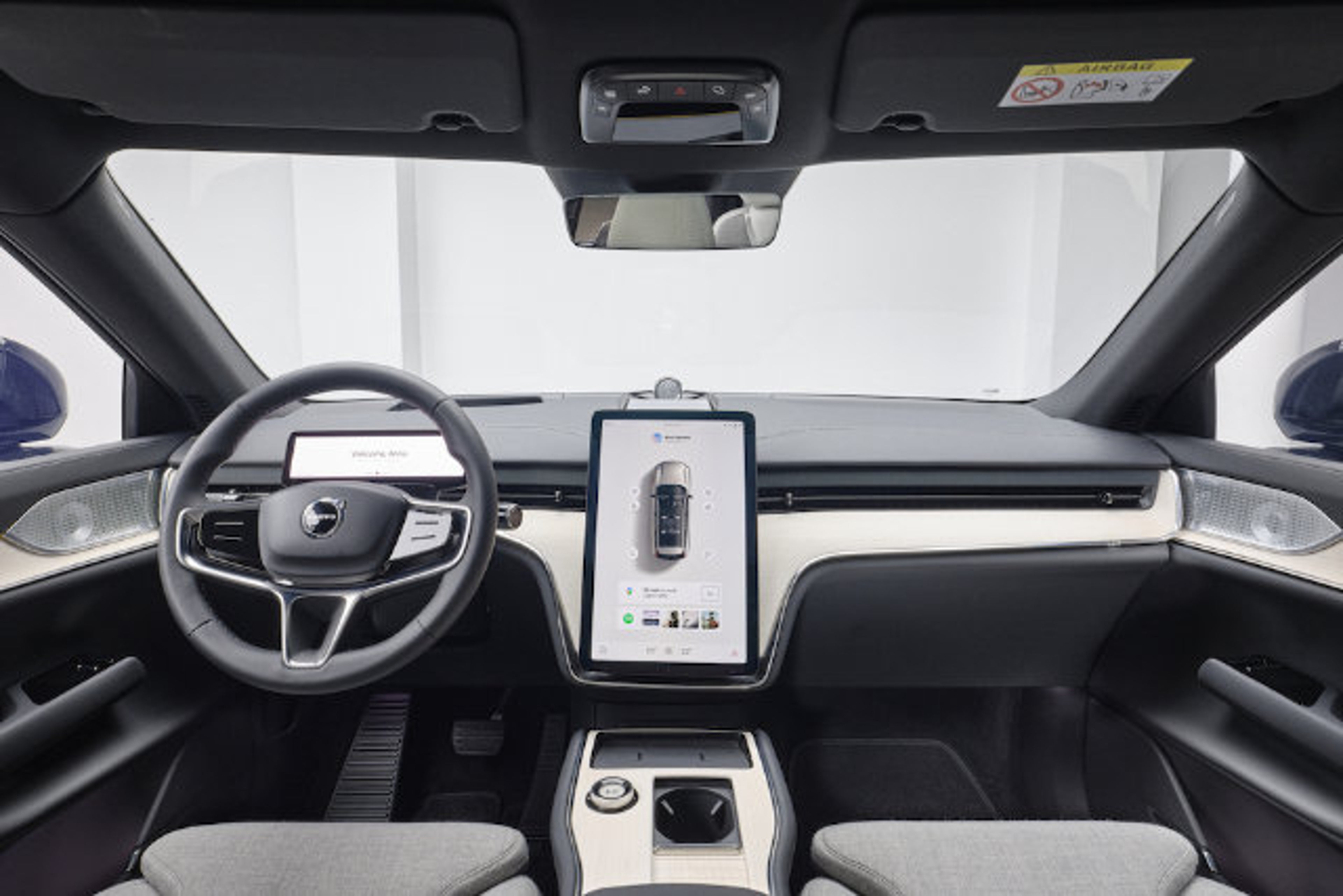 Écran du conducteur à l'intérieur d'une Volvo EX90.
