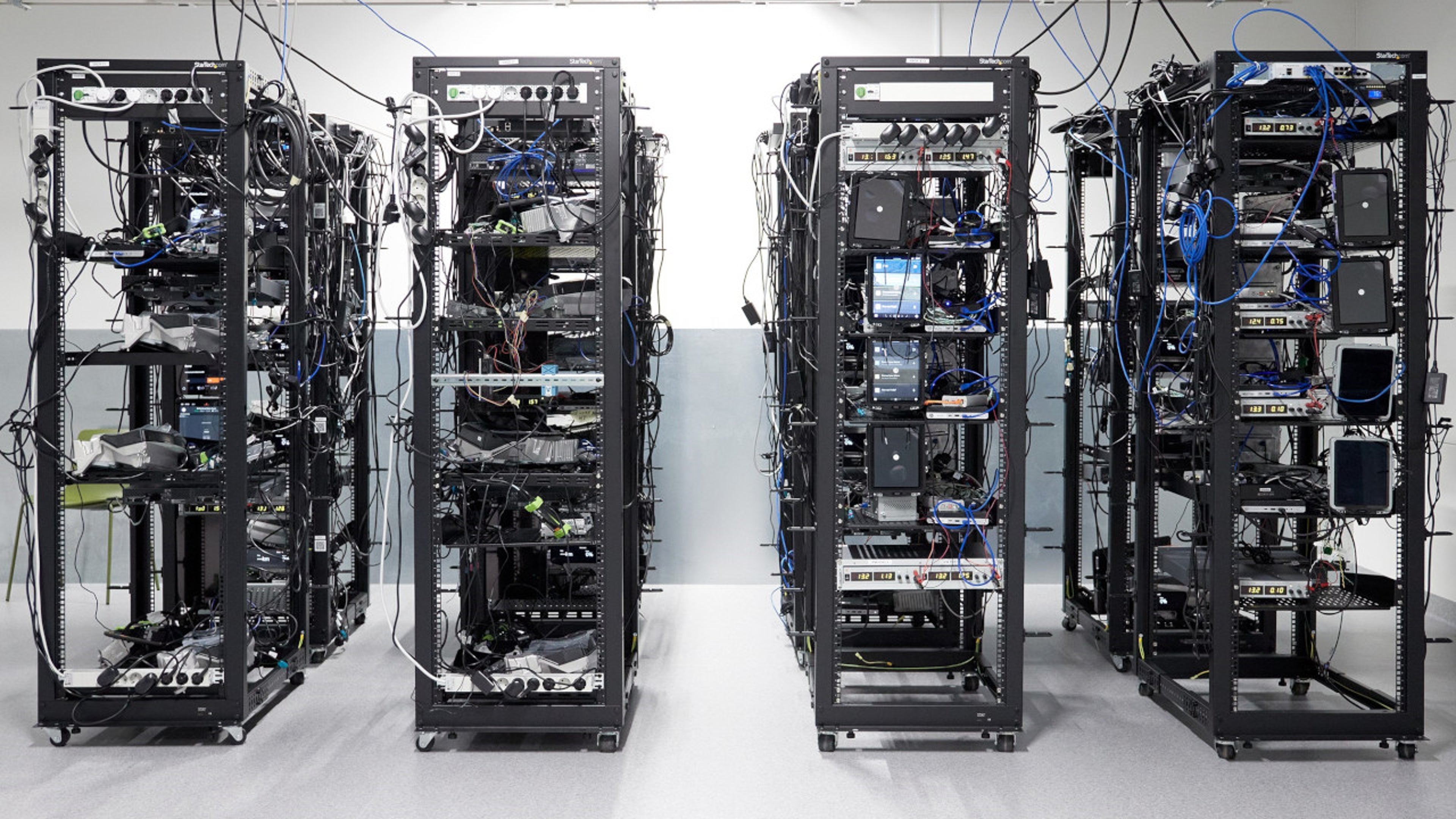 Společnost Volvo Cars otevírá ve Švédsku nové moderní centrum na testování softwaru