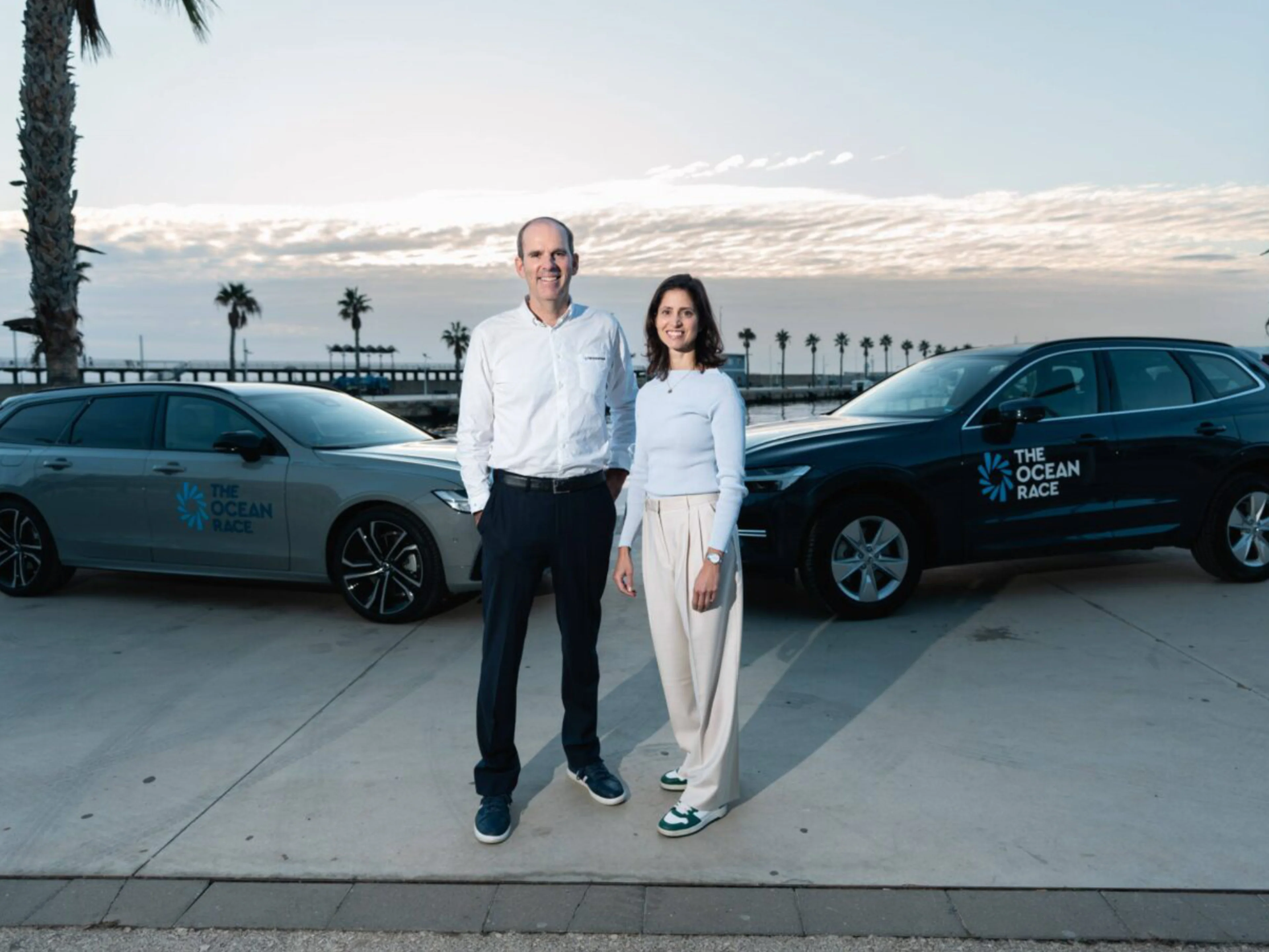 Photo de Vanessa Butani, responsable du développement durable chez Volvo Cars et Richard Brisius, directeur de course de The Ocean Race.