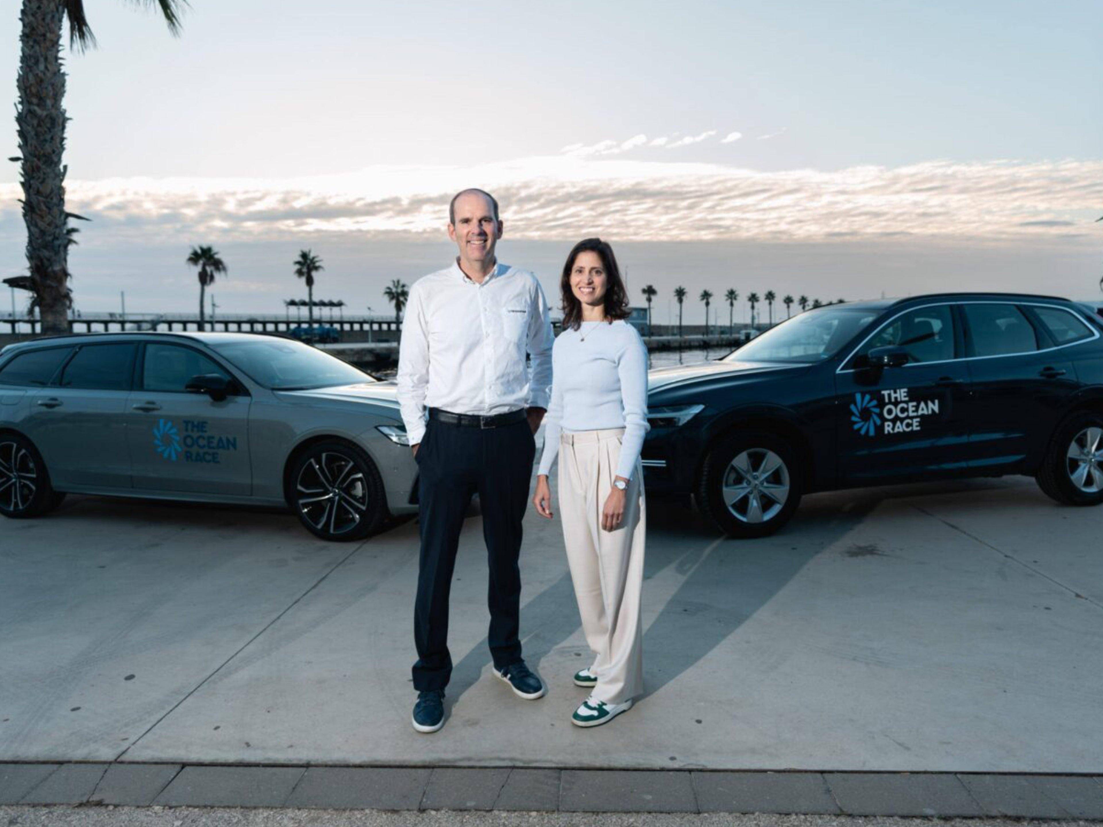 Foto von Vanessa Butani, Leiterin für Nachhaltigkeit bei Volvo Cars und Richard Brisius, Rennleiter von The Ocean Race.