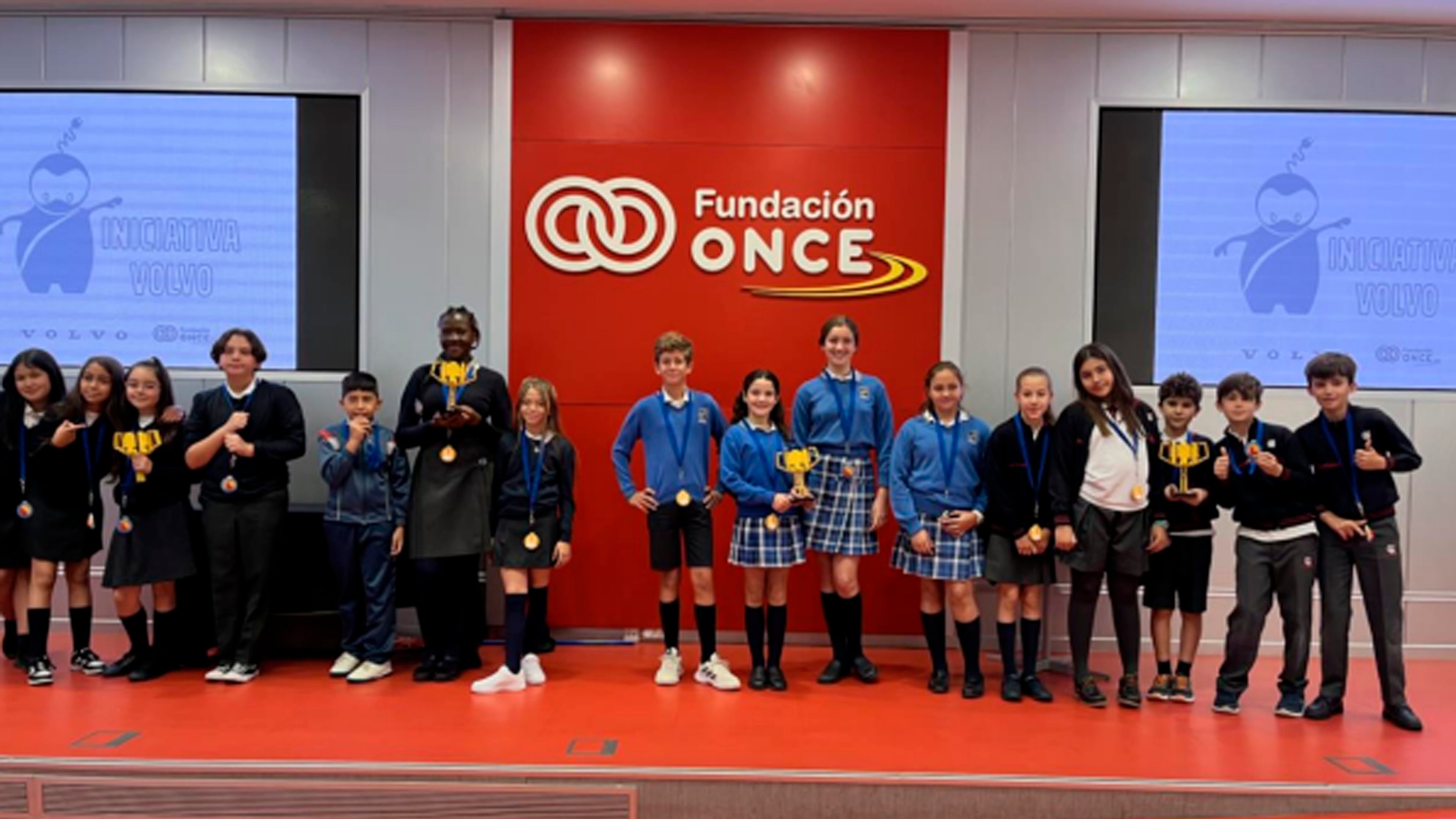 Iniciativa Volvo grupo de colegiales