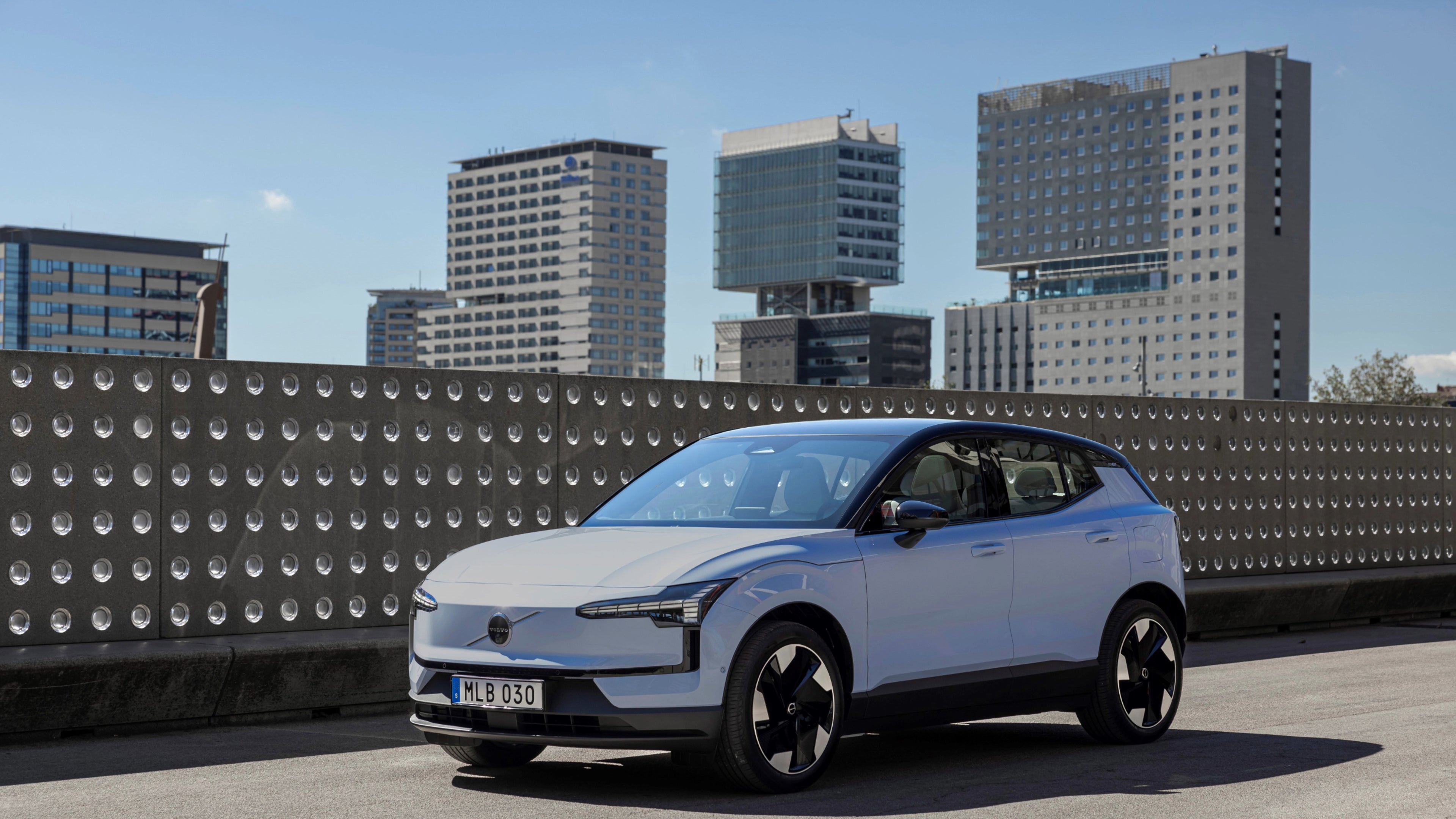 EX30 Exterior Cloud Blue