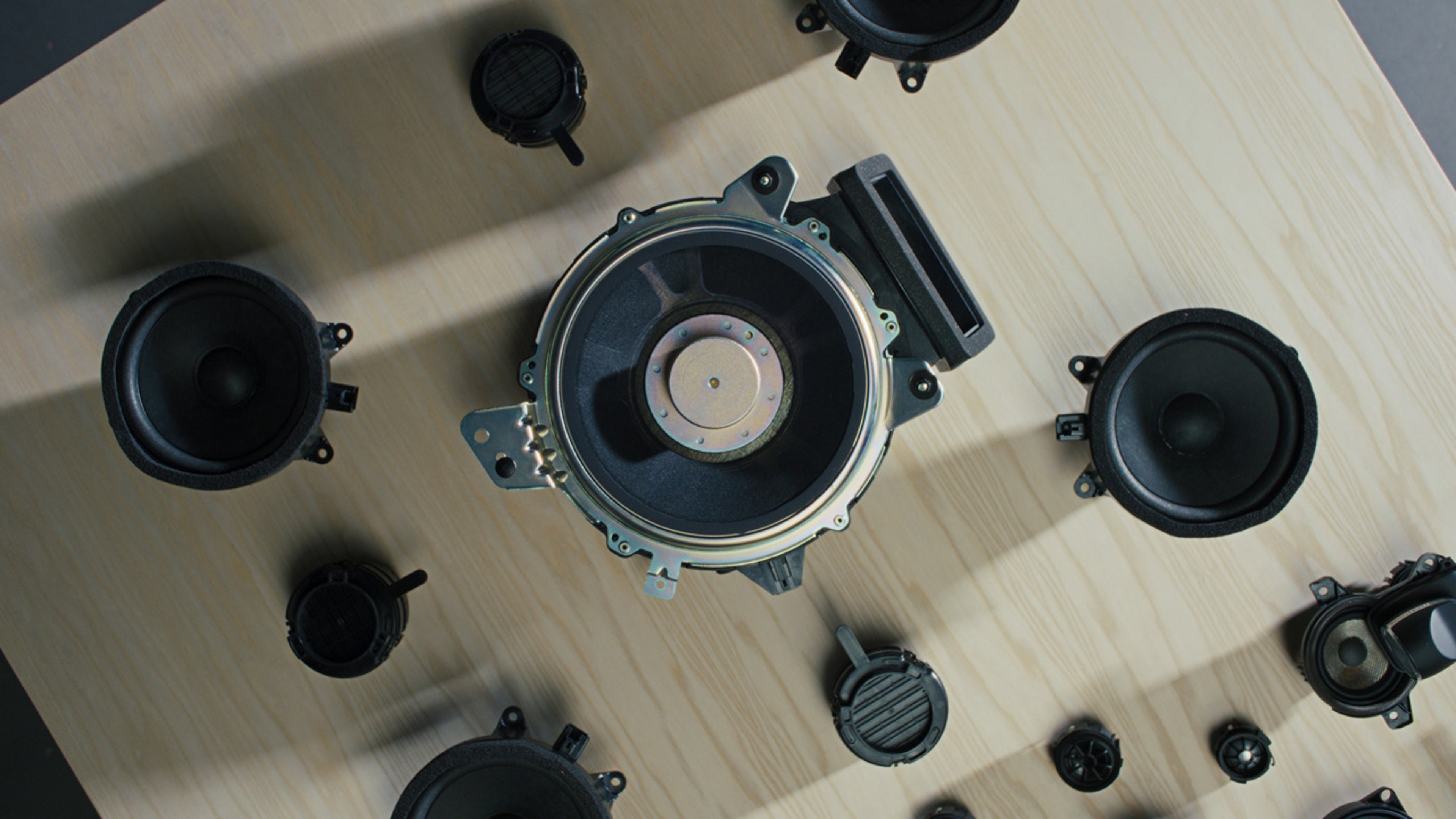 Hi-fi audiosystém Bowers & Wilkins ve voze Volvo EX90