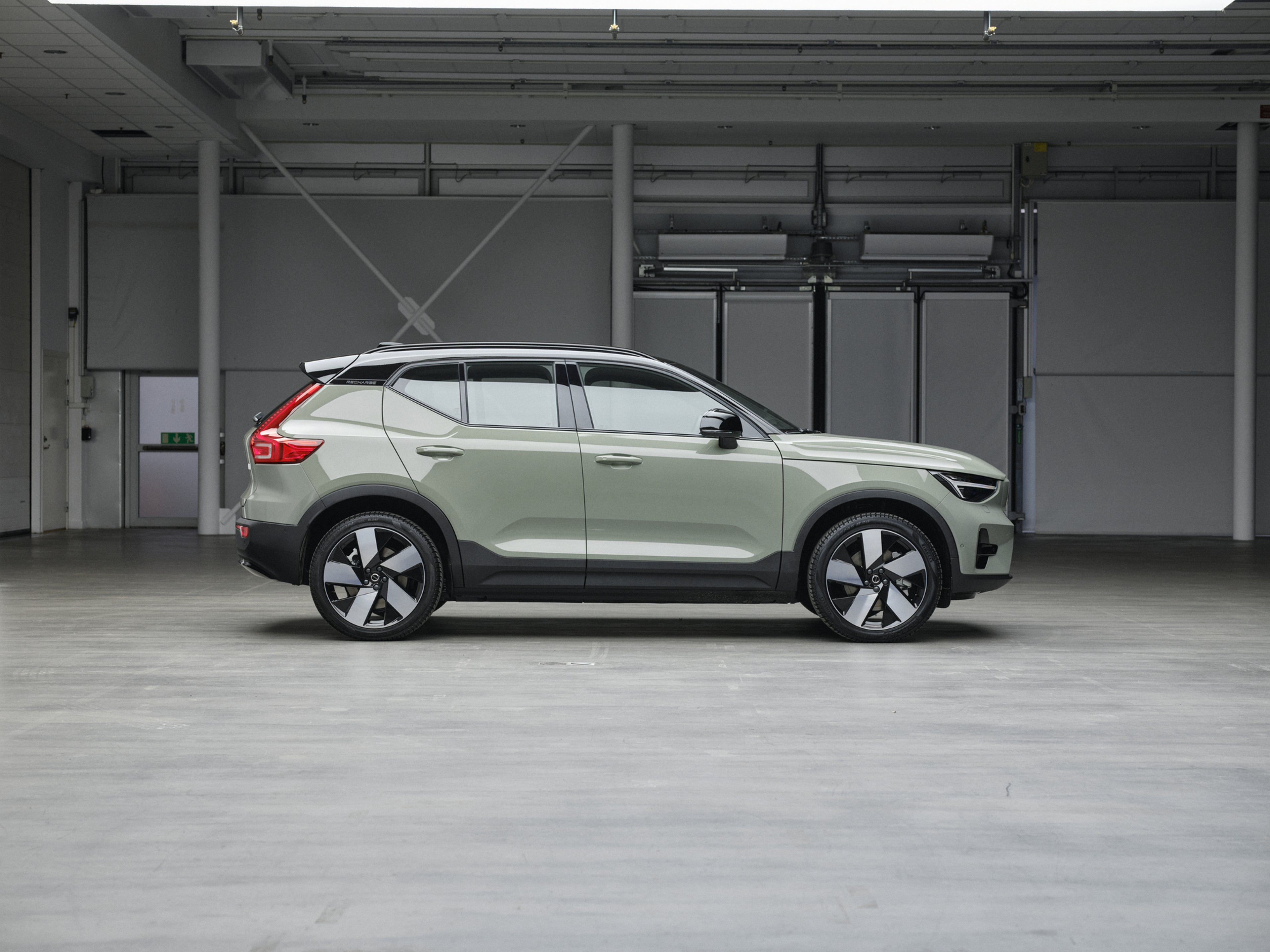 Volvo XC40 side