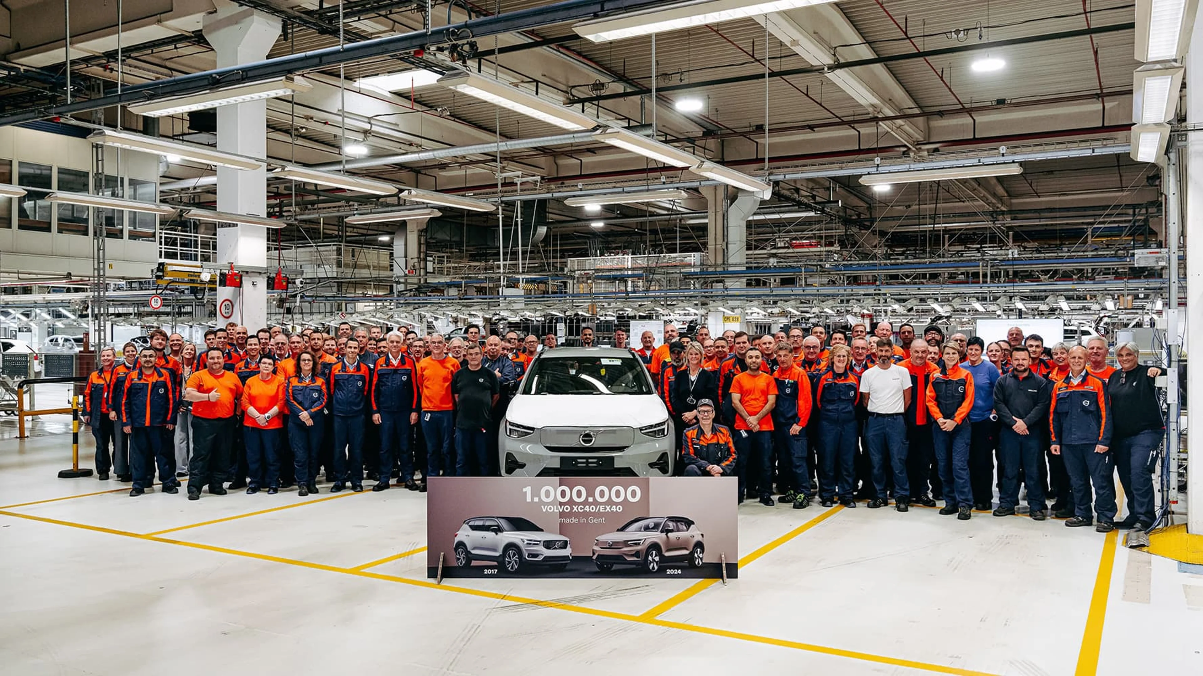Les employés de Volvo Car Gand célèbrent la millionième voiture de la série 40.