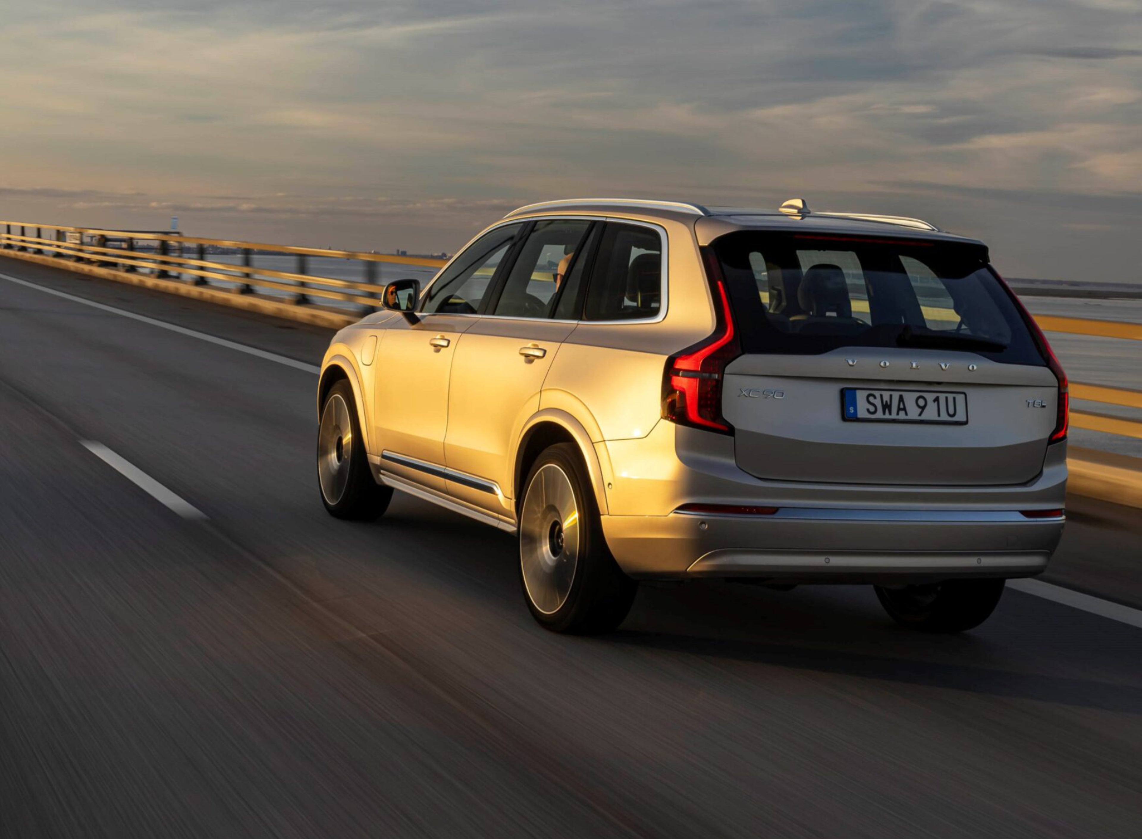 Heckansicht eines Volvo XC90 aus dem Jahre 2002.