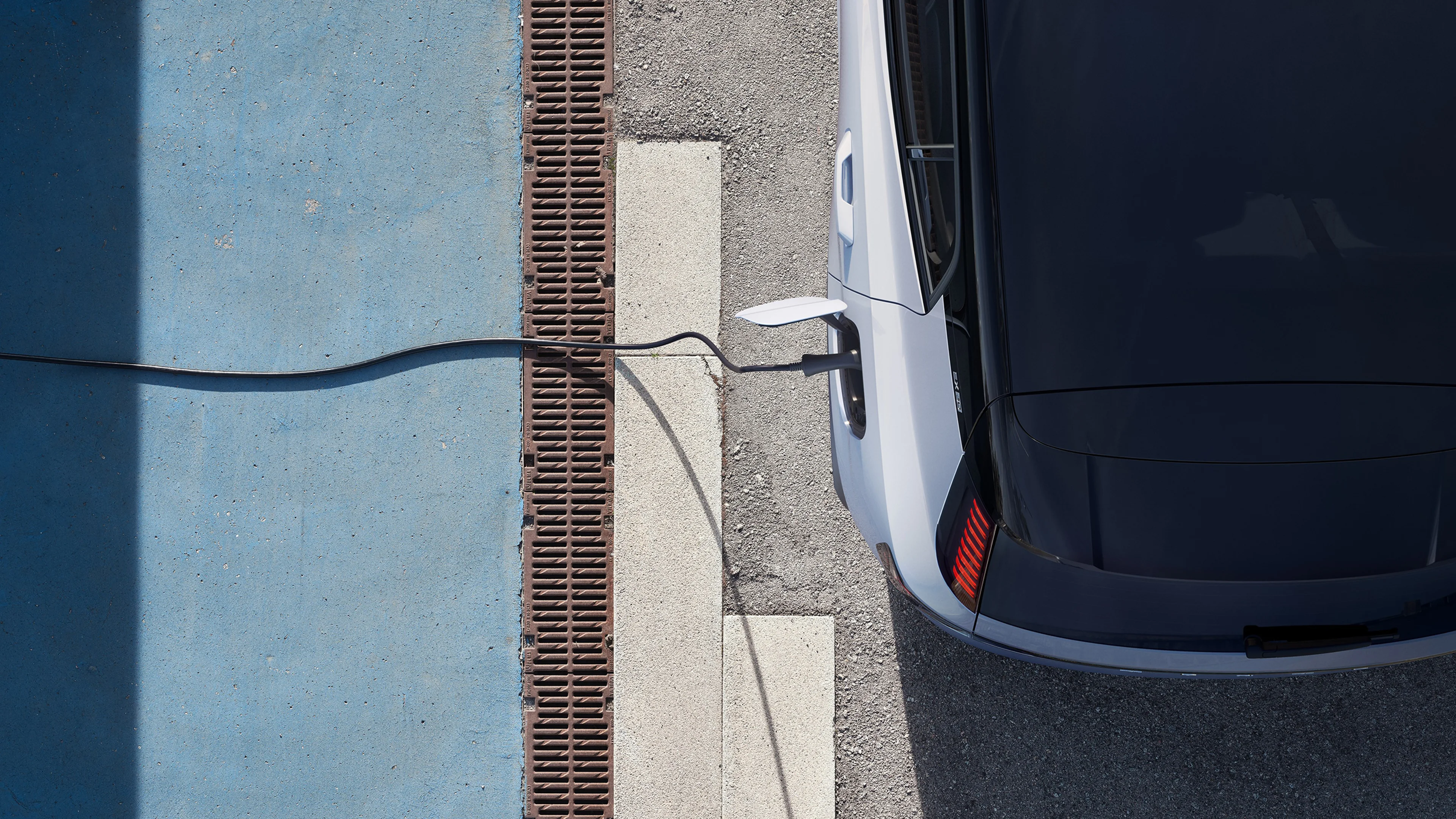 EX30 charging in the exterior