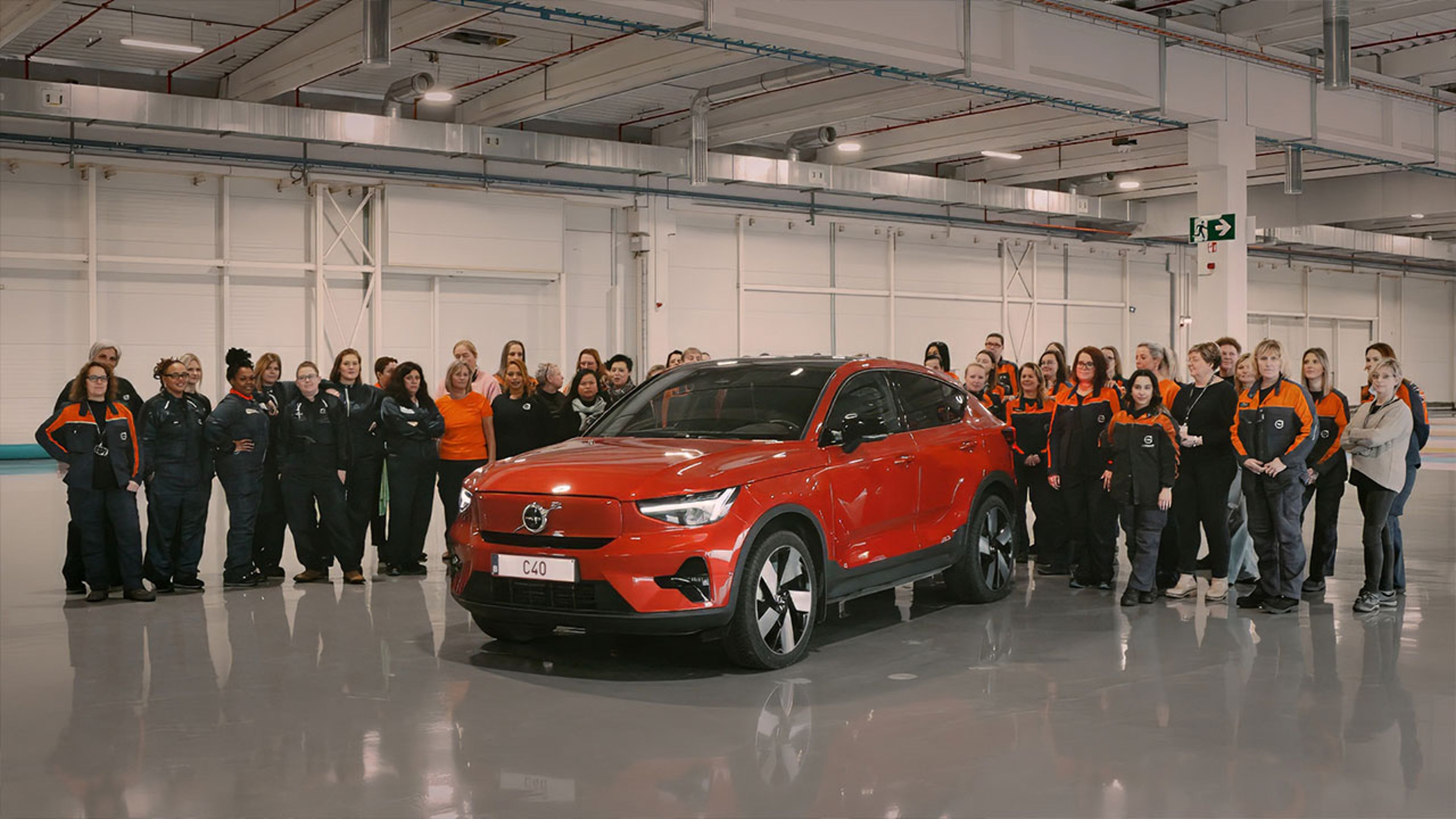 La Volvo C40 entourée de femmes chez Volvo Car Gand