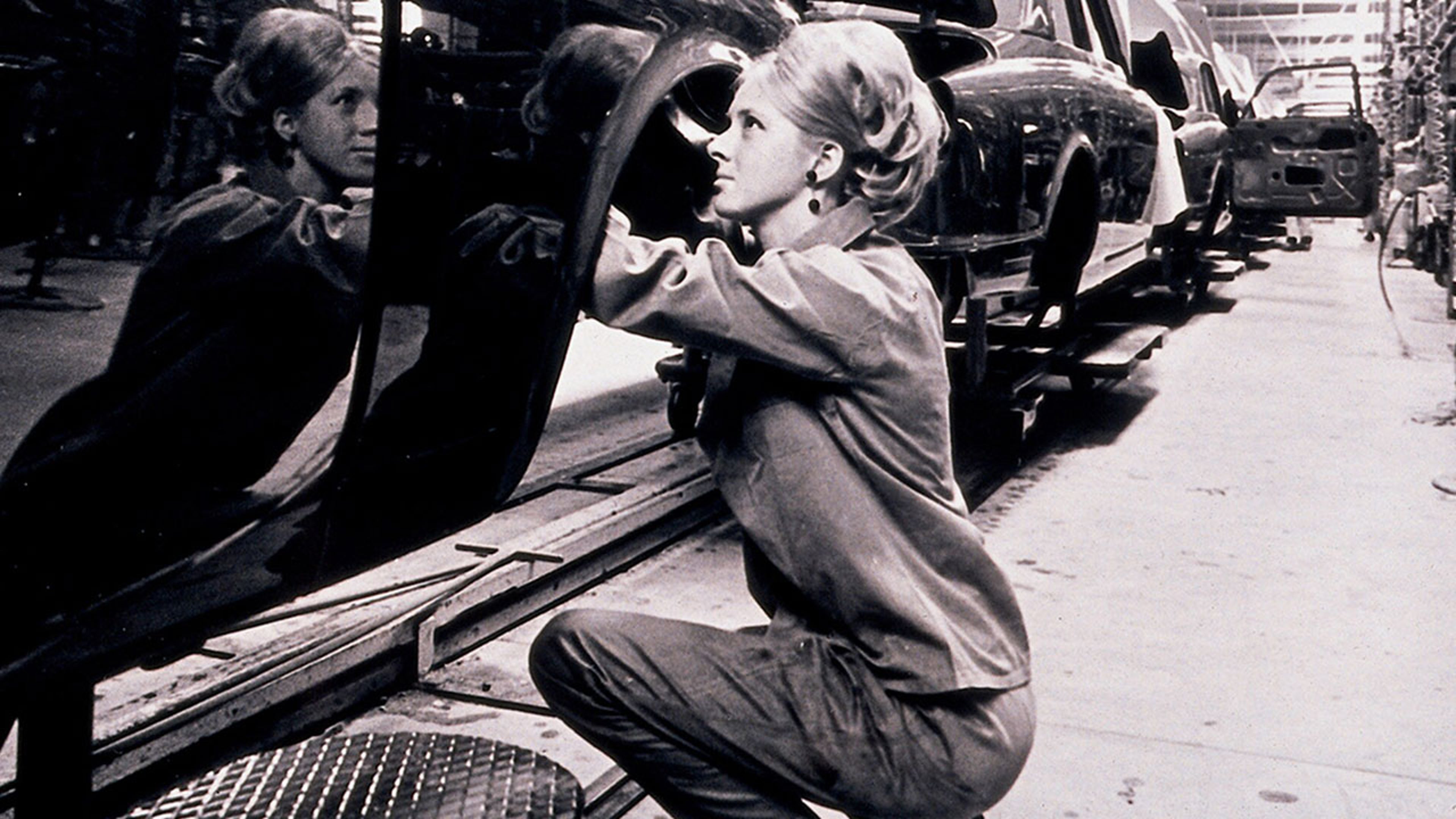 Brigitte Everaert, mécanicienne sur la dernière ligne d'assemblage en 1965