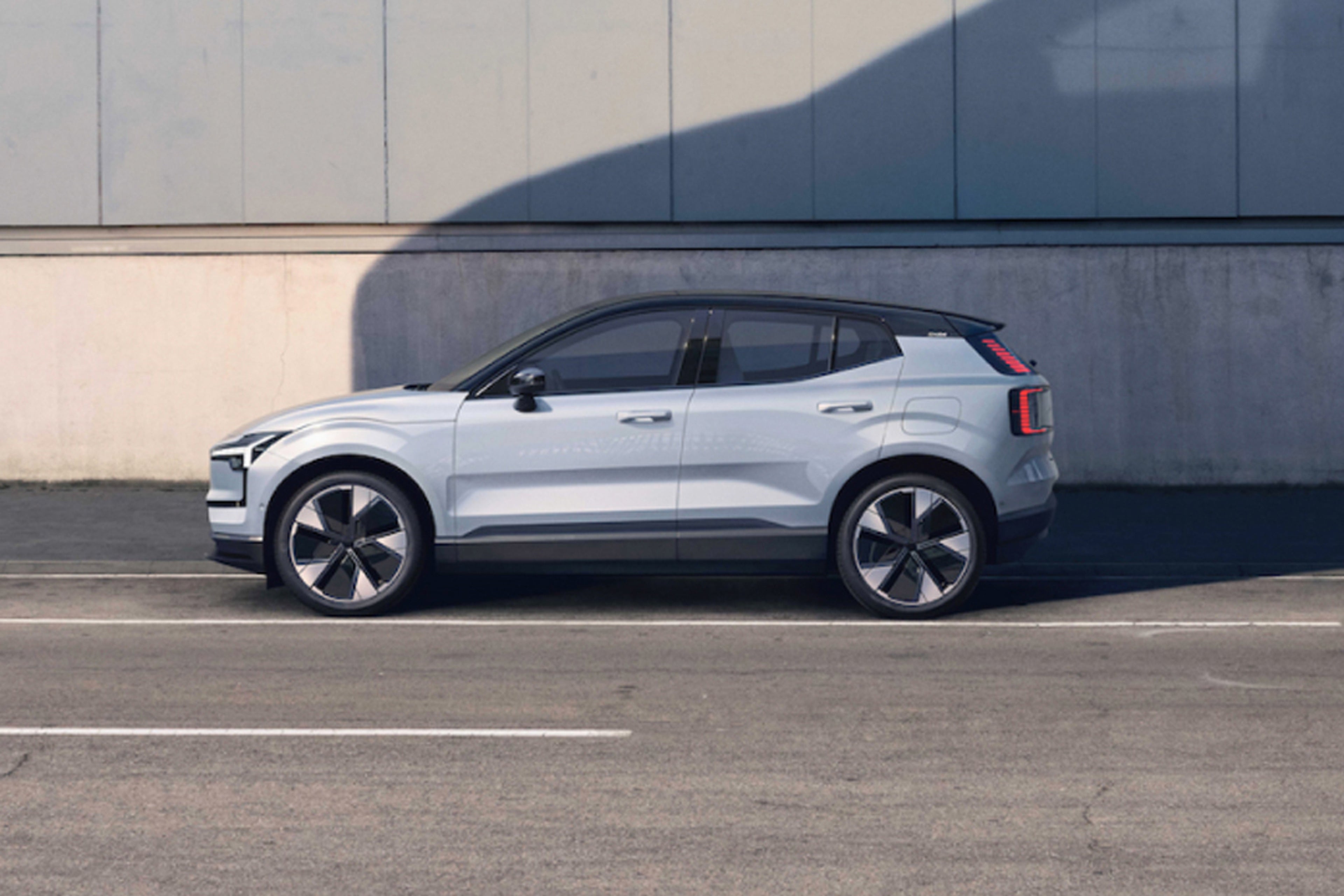 За підпискою в Україні доступні електричні C40 Recharge, XC40 Recharge та незабаром новий EX30