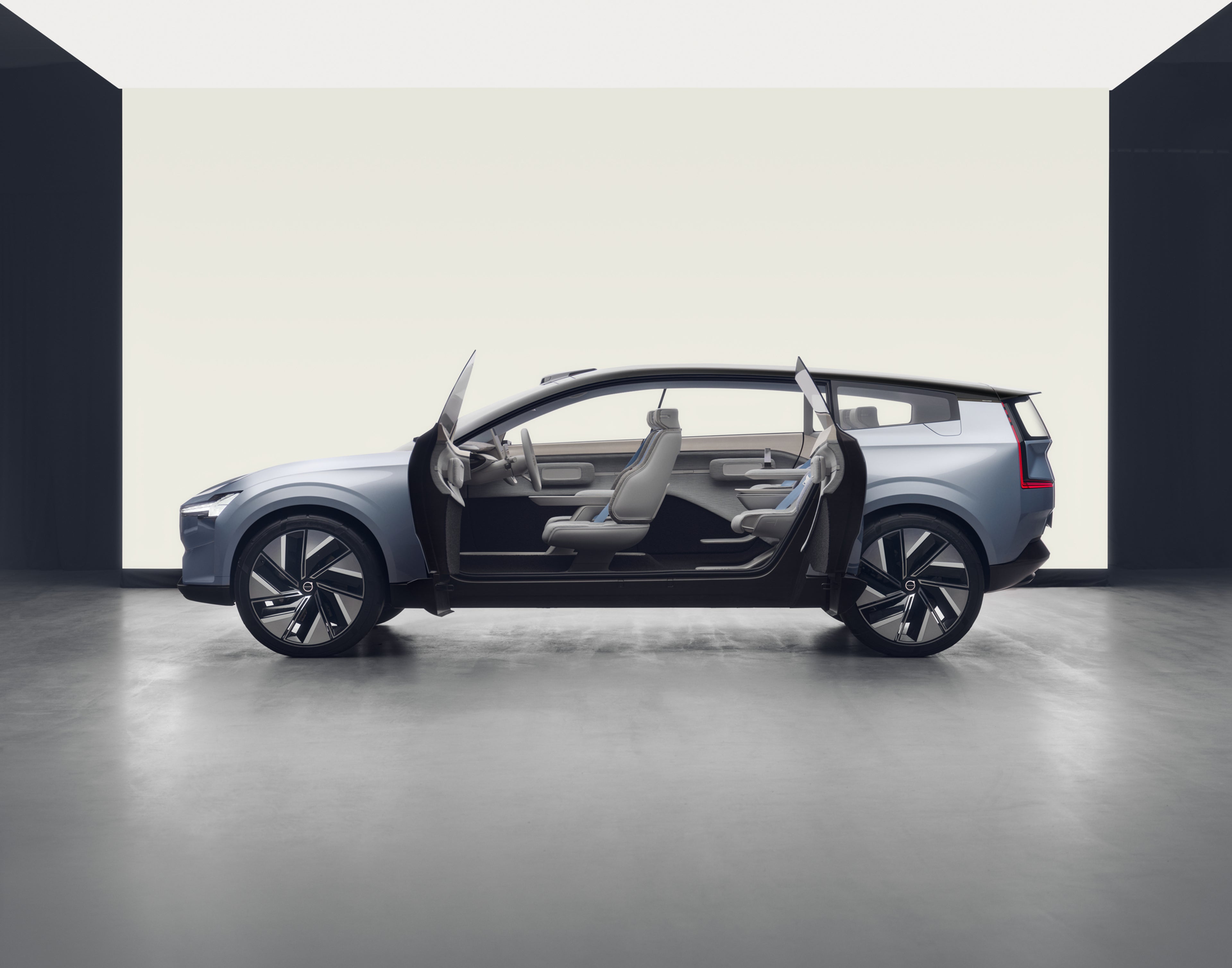 The Volvo Concept Recharge concept car.