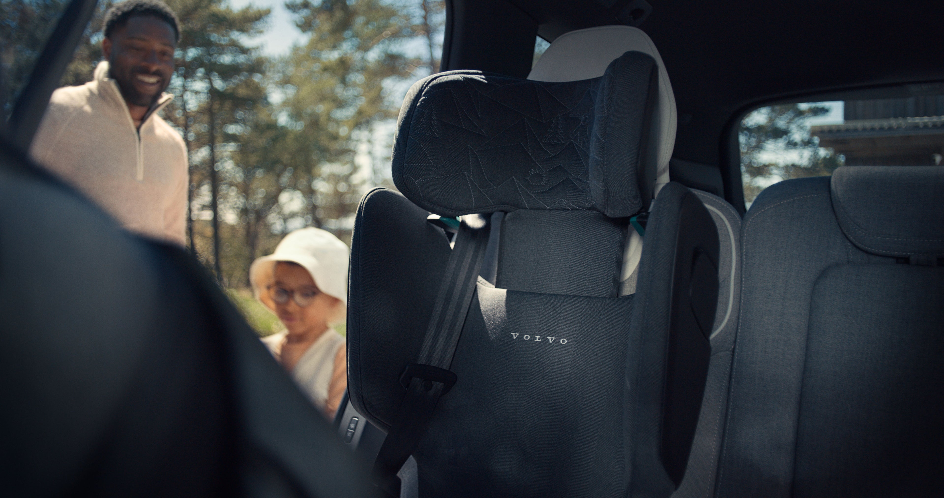 مع كل مرحلة من نمو طفلك، توفر لك مقاعد الأطفال الطمأنينة والحماية.