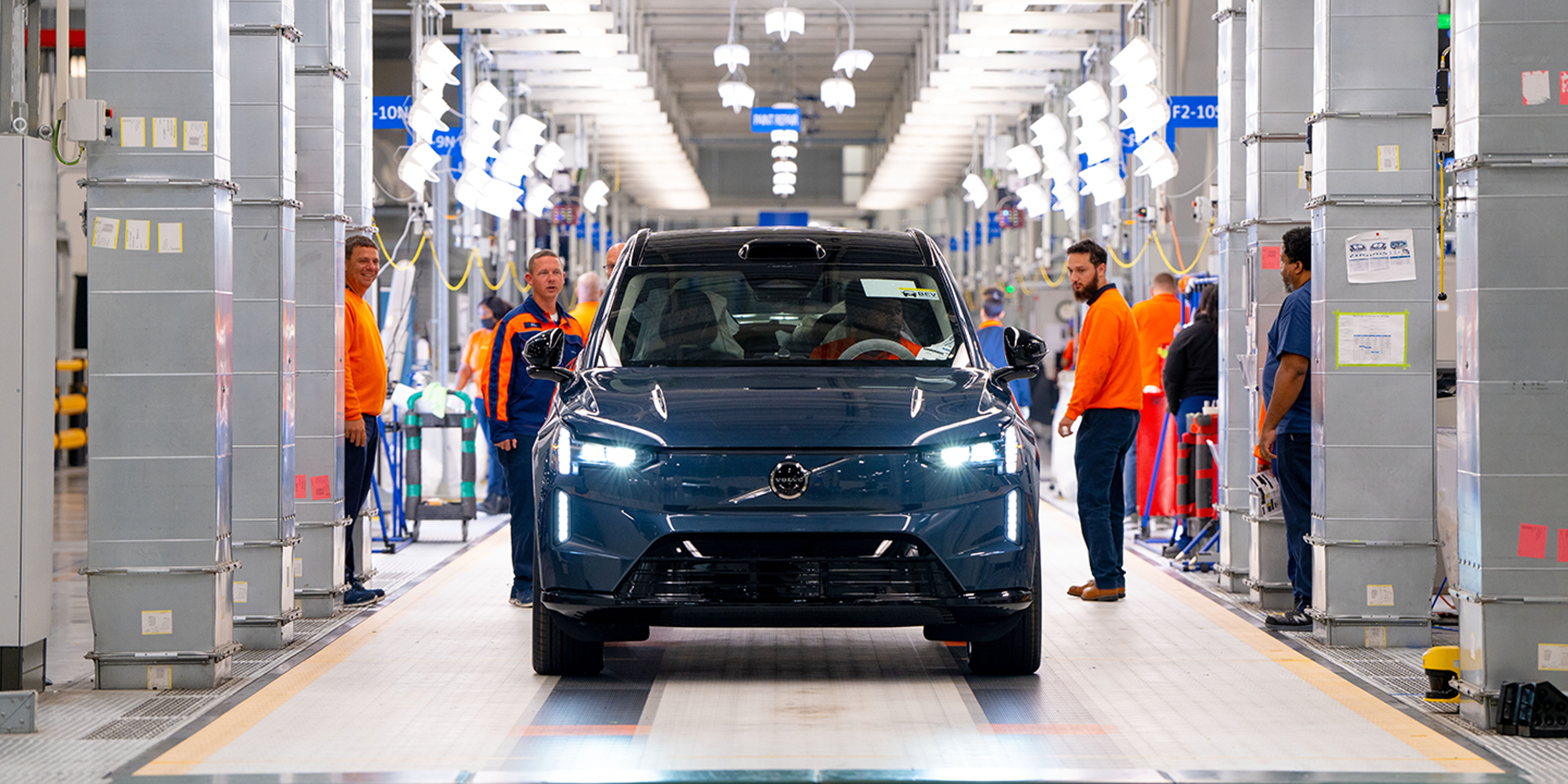Der erste Volvo EX90 rollt vom Band.