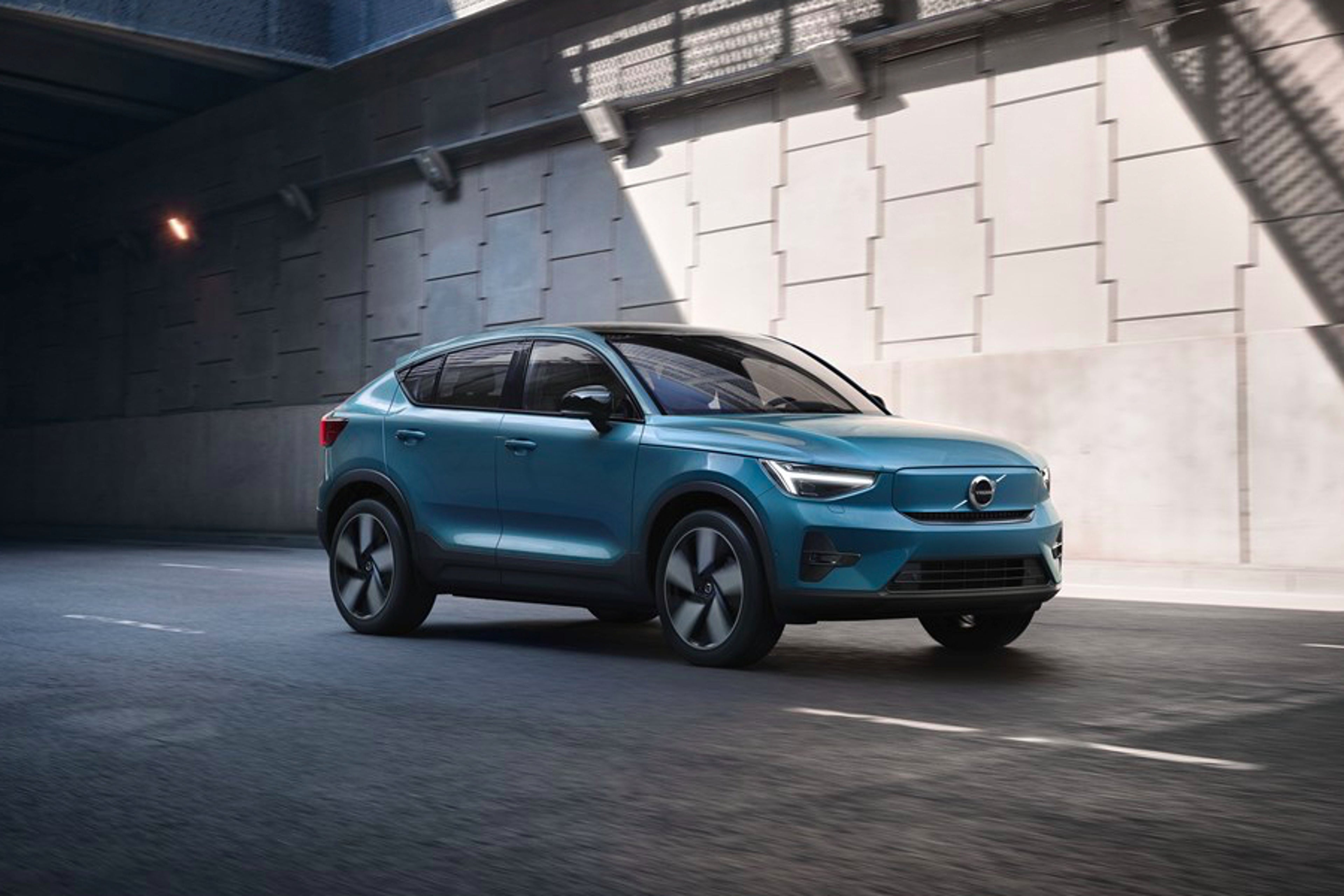 XC60 recharge driving on road