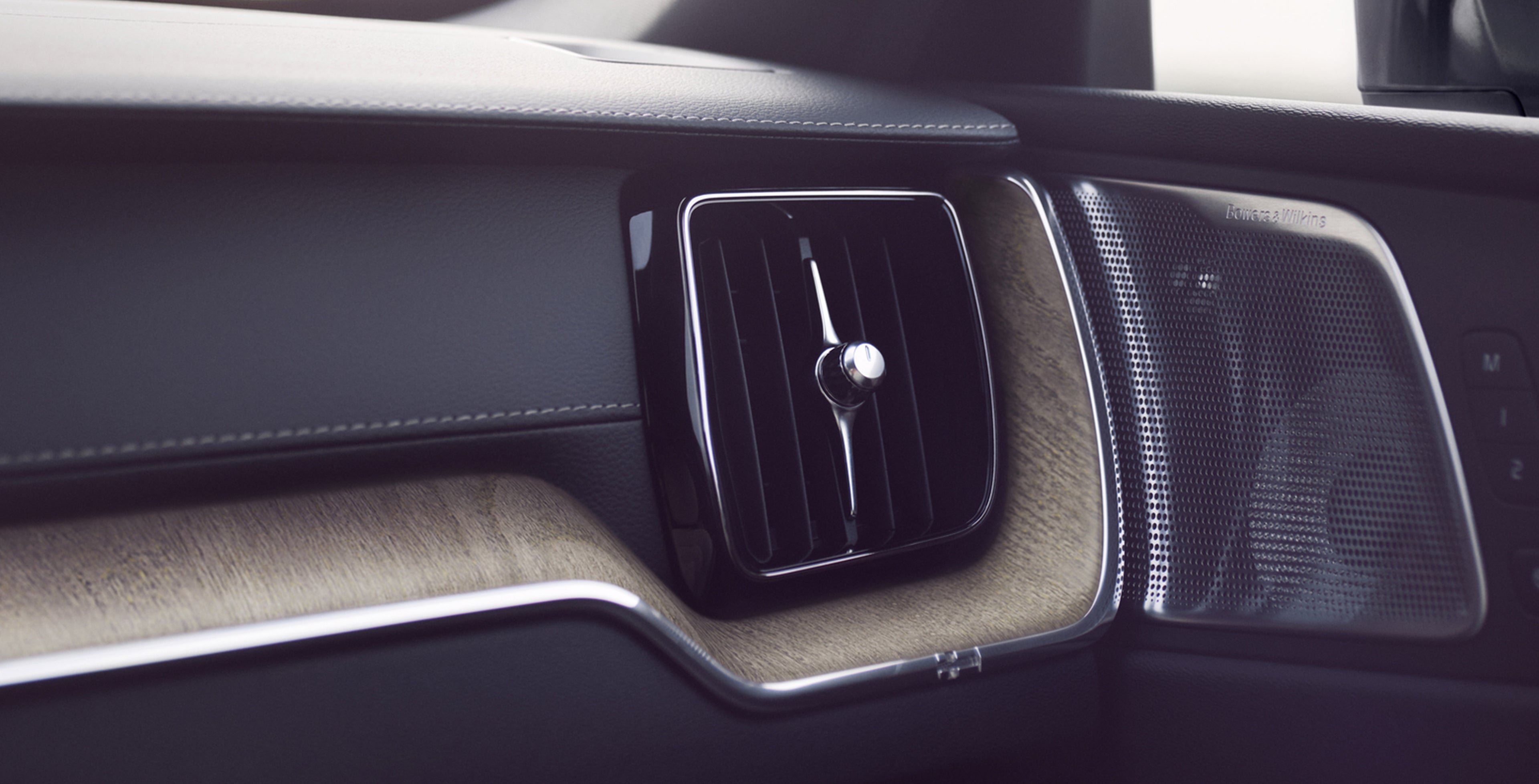 Lähikuva Volvon ilmanvaihtoventtiilistä.