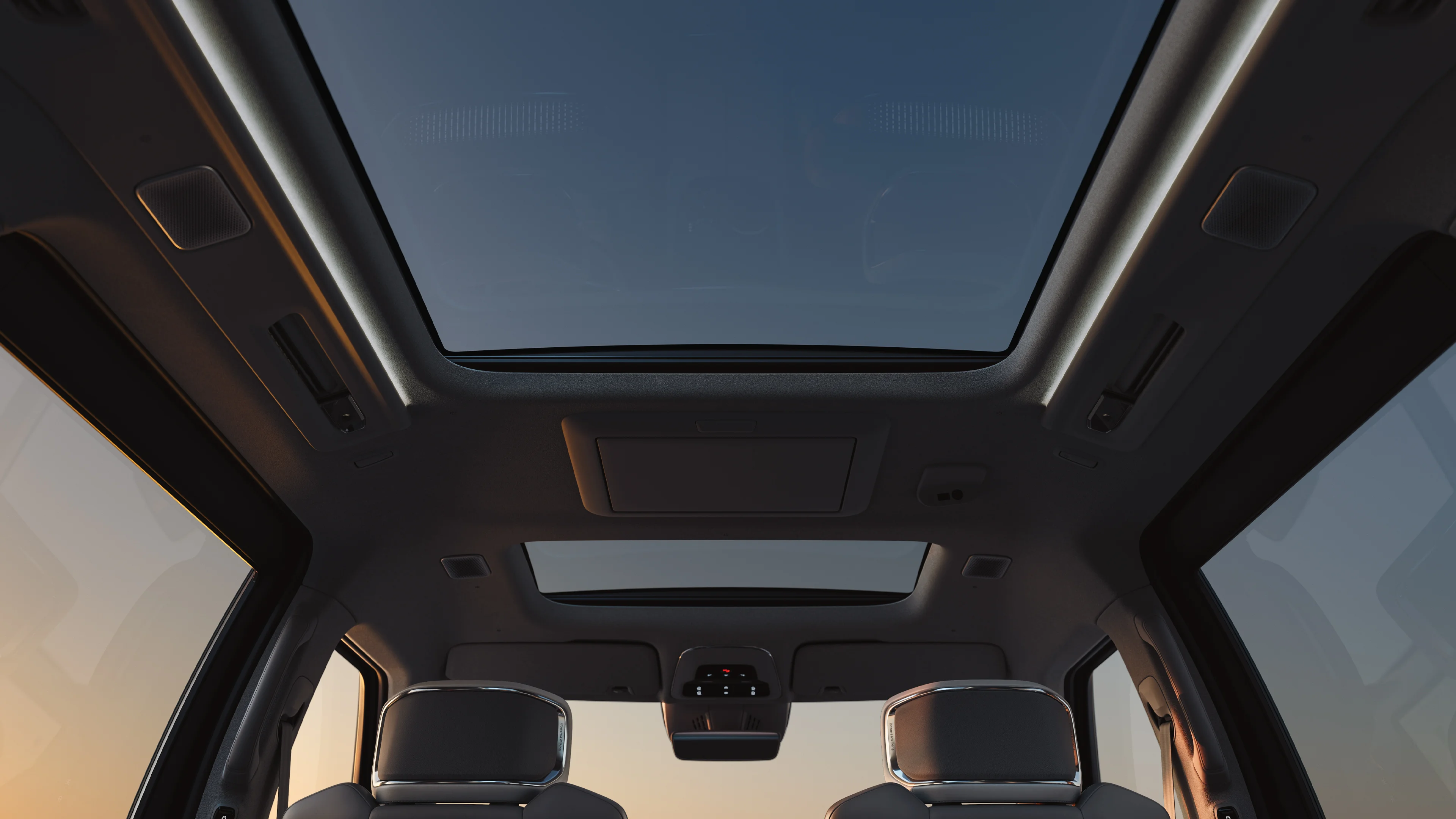 Panoramatické střešní okno modelu Volvo EM90