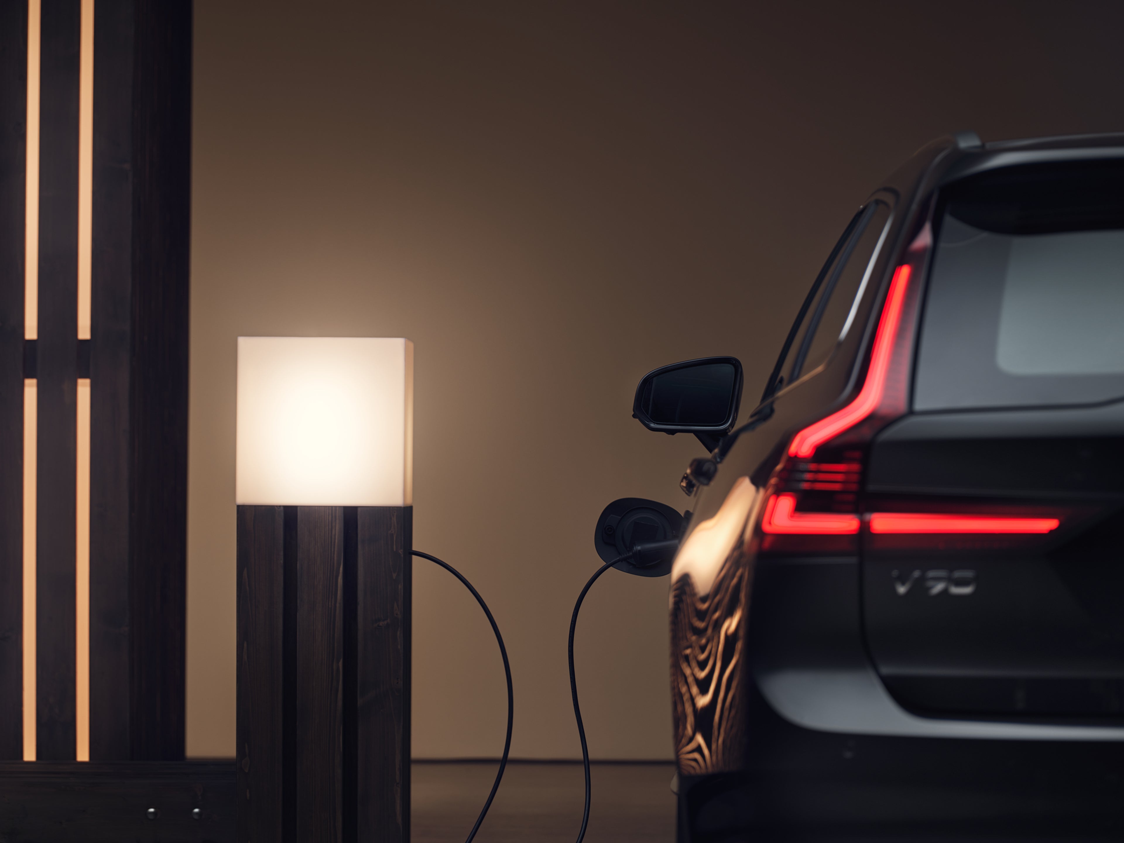 V90 T8 laddhybrid i Platinum Grey