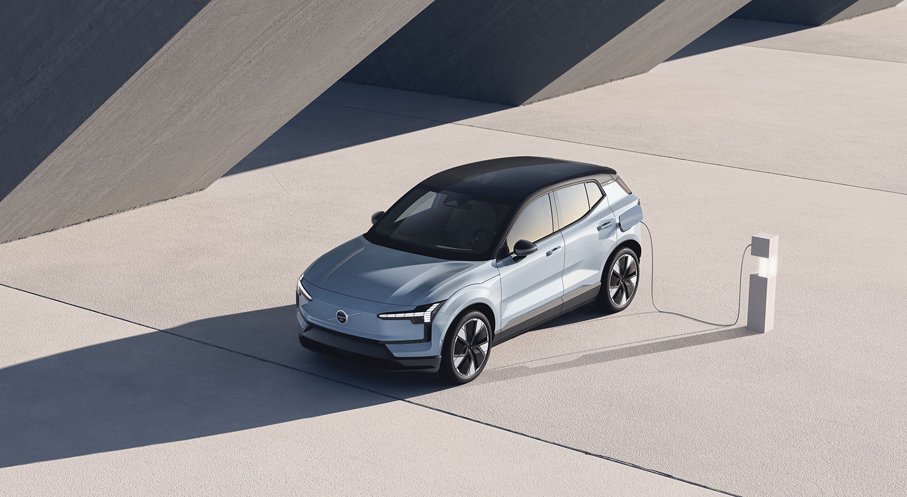 Volvo EX30 en charge à une borne