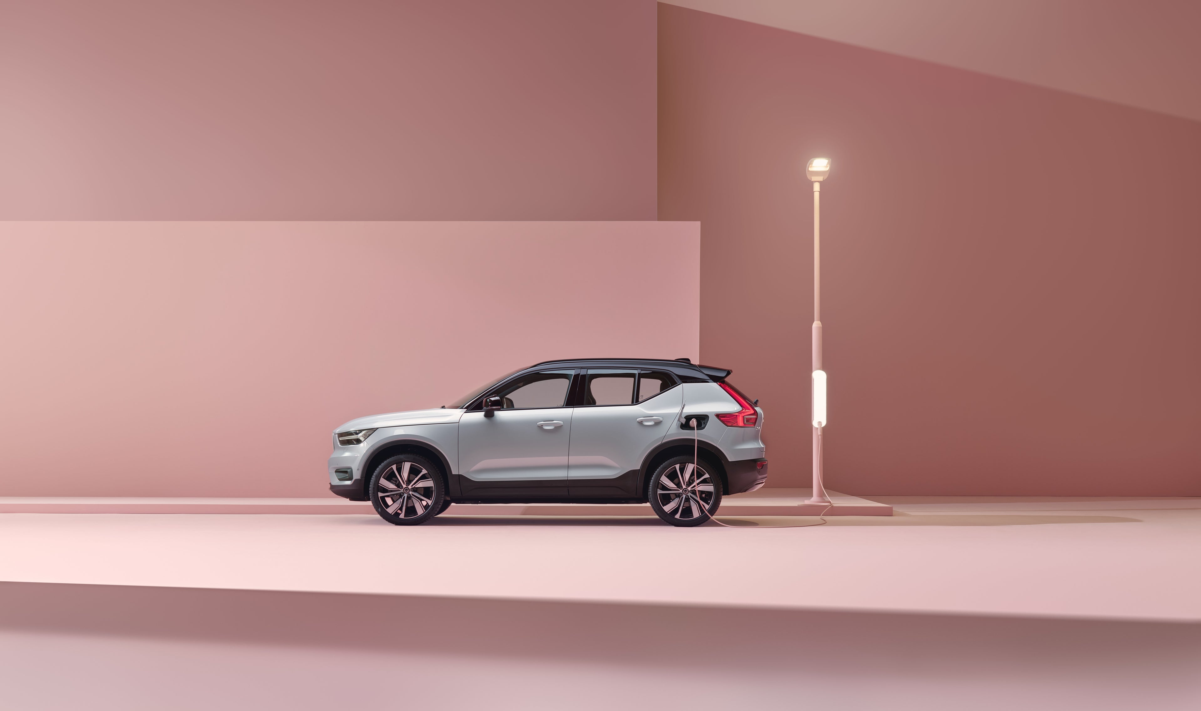 Volvo Cars Introduces Fuel-efficient, Environmentally Friendly 100% Electric