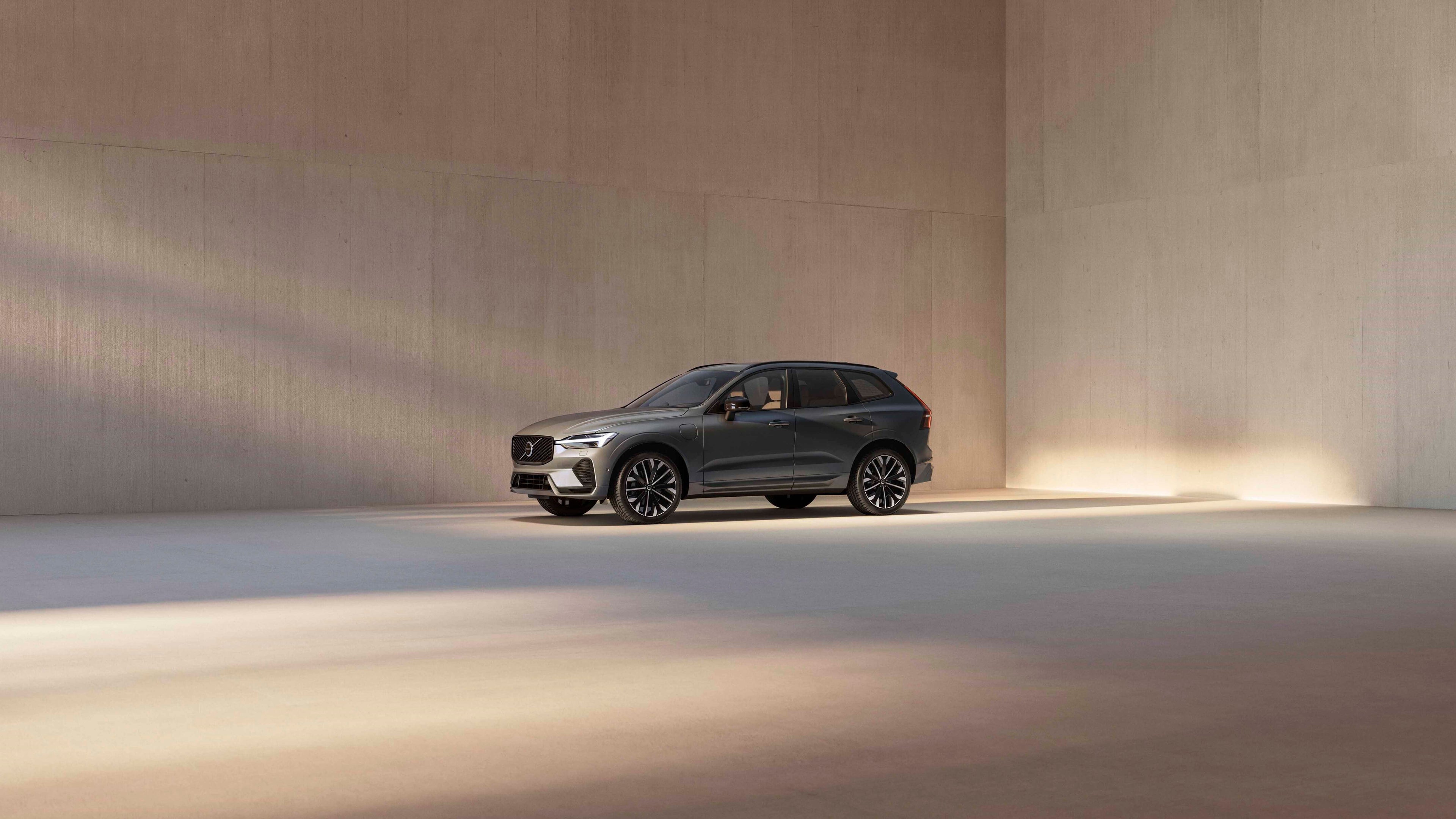 Volvo XC60 en la esquina de un gran estudio