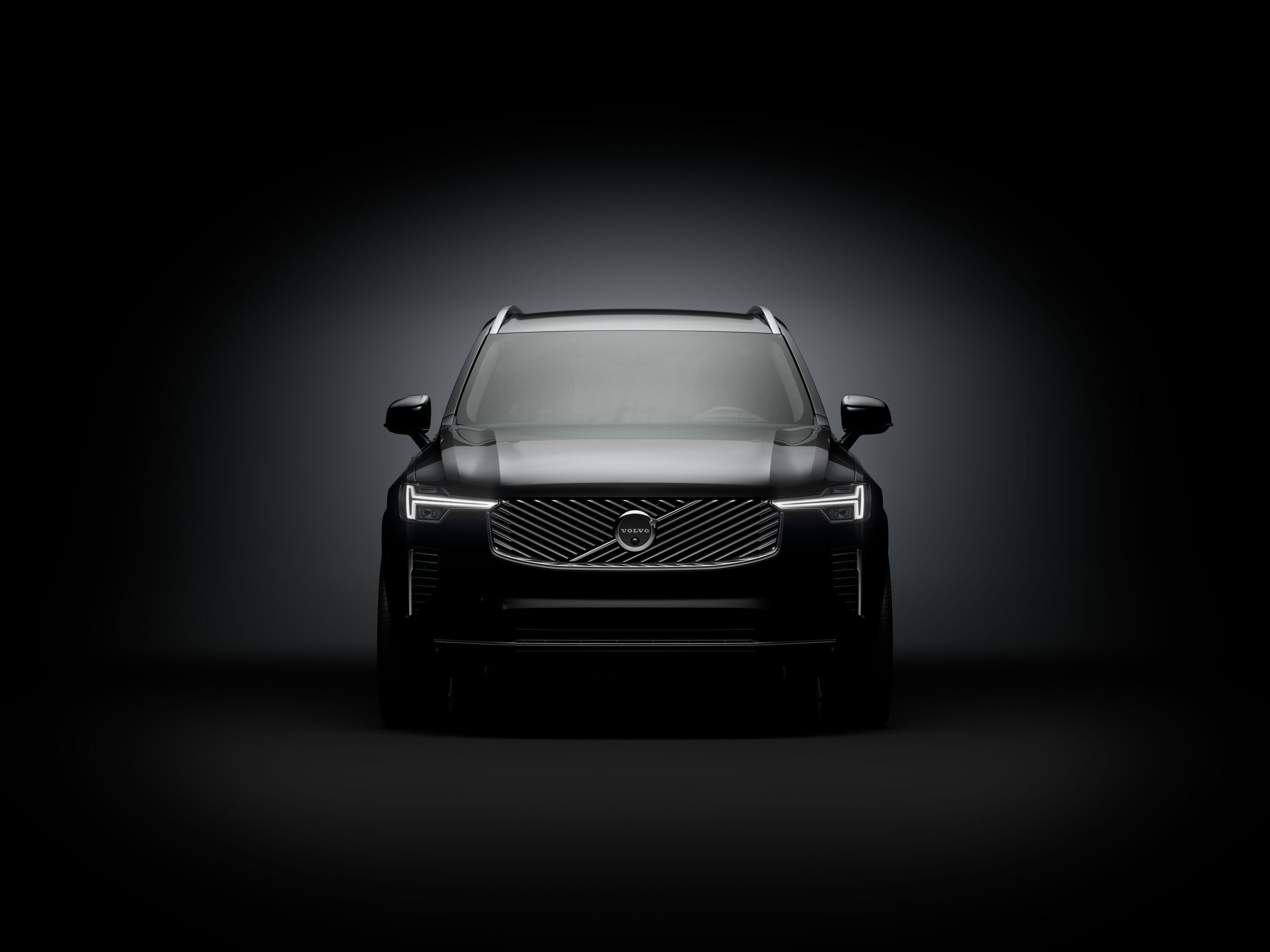 Front view of Volvo armoured SUV combining luxury design with advanced ballistic protection.