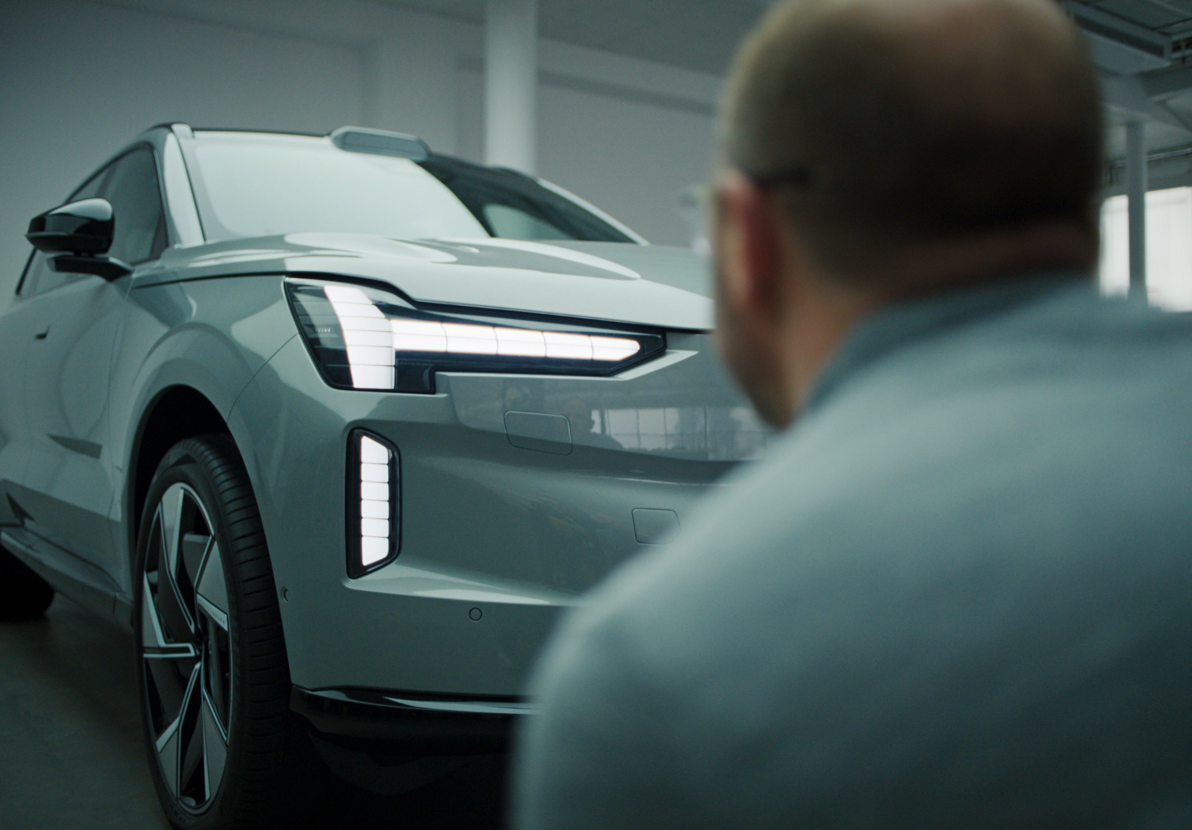 Najnovejša tehnologija napolni novi Volvo EX90 s skoraj naravno svetlobo