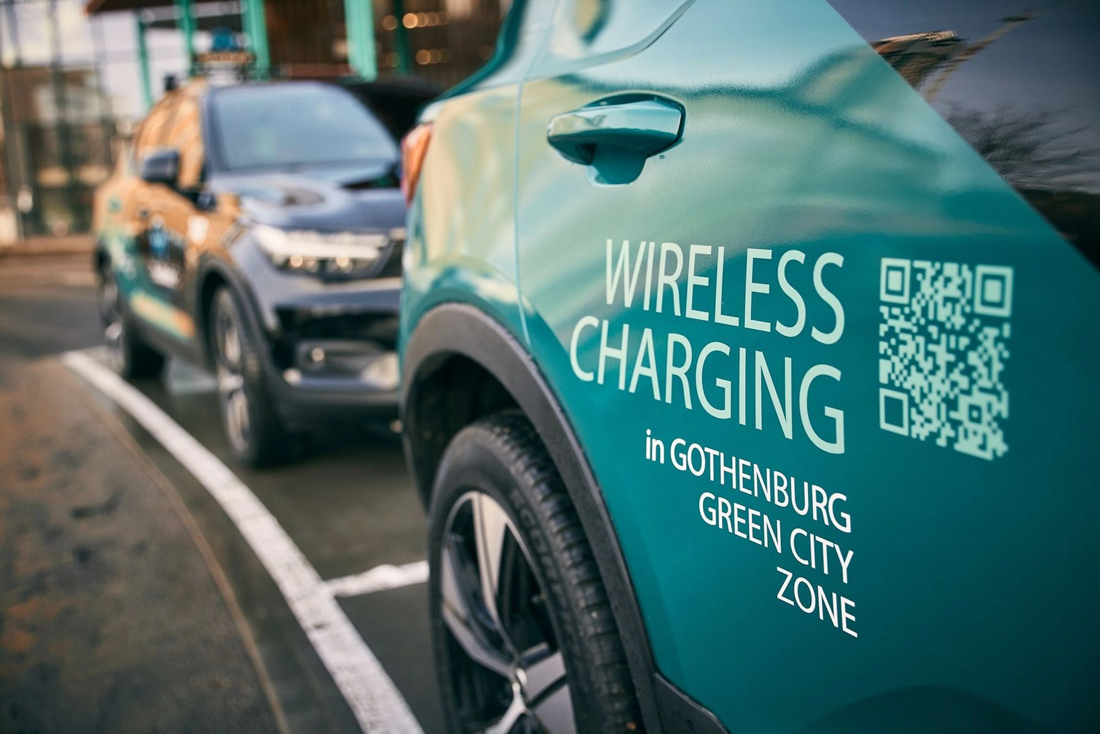 Volvo Cars testet kabelloses Laden von Elektroautos