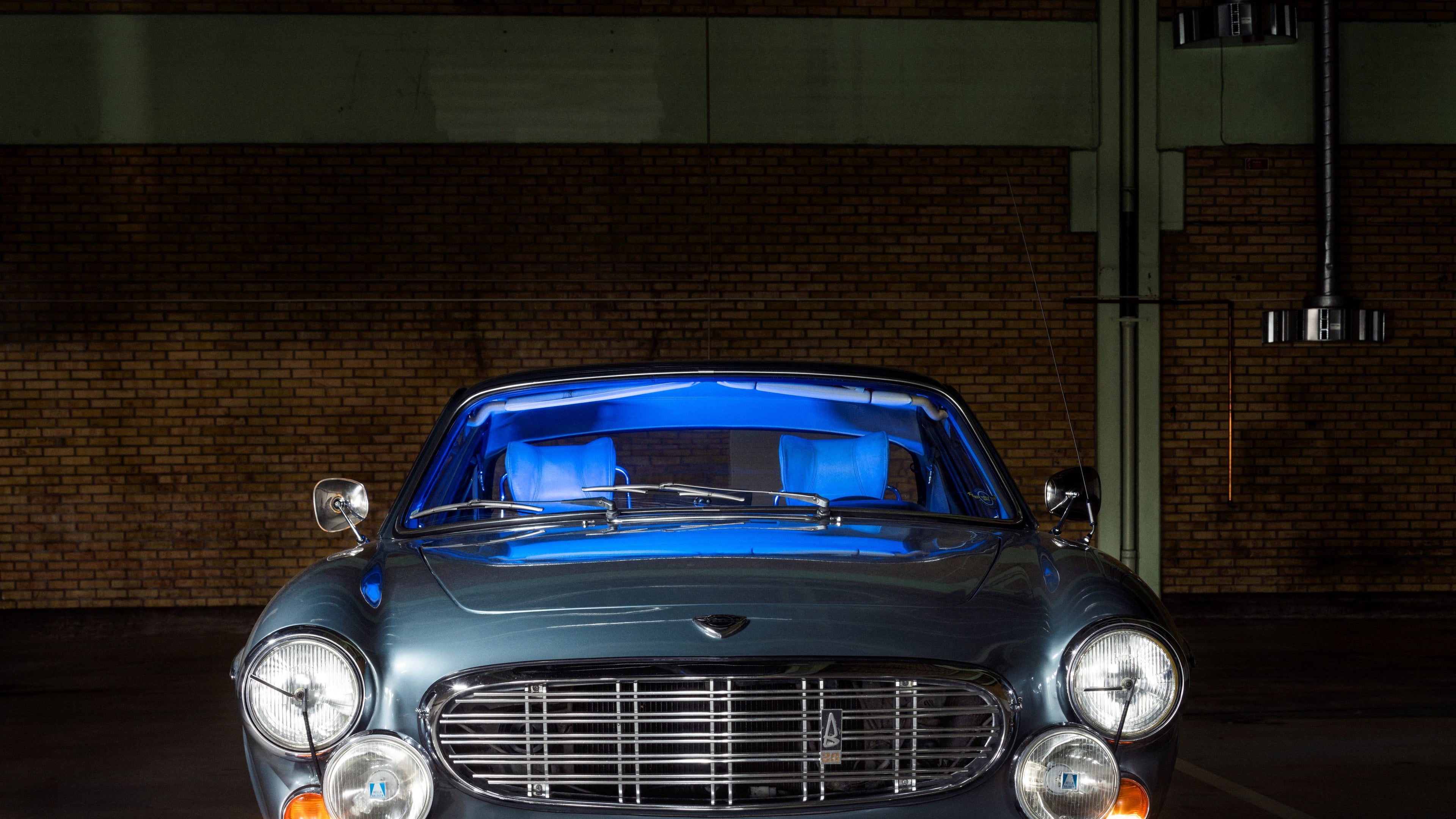 La Volvo P1800 S, l'un de nos premiers modèles de voiture équipée d'un appuie-tête.