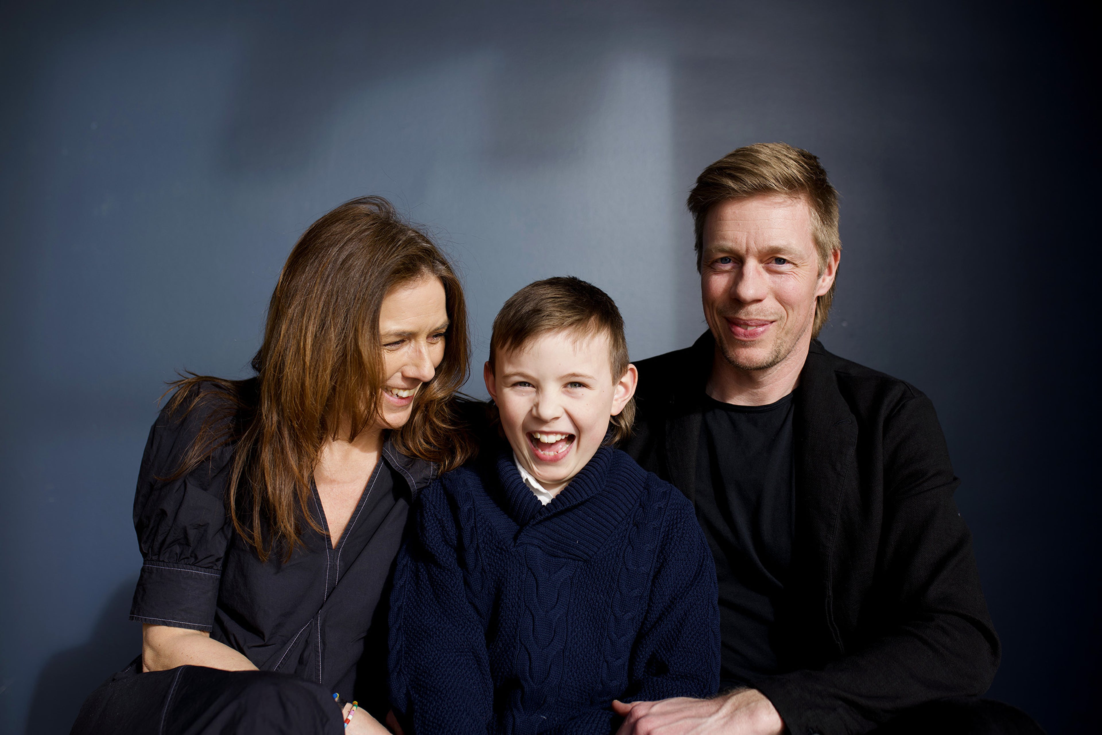 Portret familjar i punonjëses së Volvo Cars, Cecilia Björk Bang-Melchior, me bashkëshortin e saj, Thed, dhe djalin e tyre, Thor.