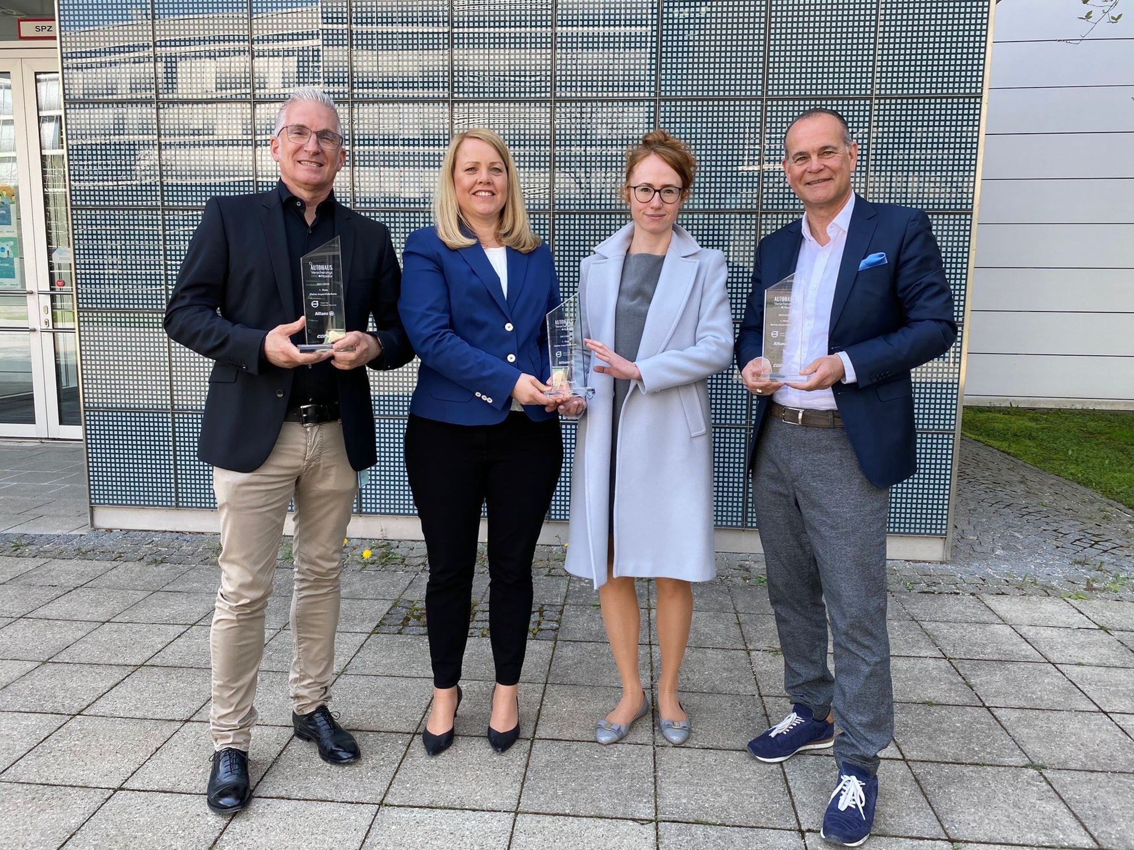 Preisverleihung - „Autohaus VersicherungsMonitor 2021/22“: Volvo Schwedenversicherung verteidigt Titel