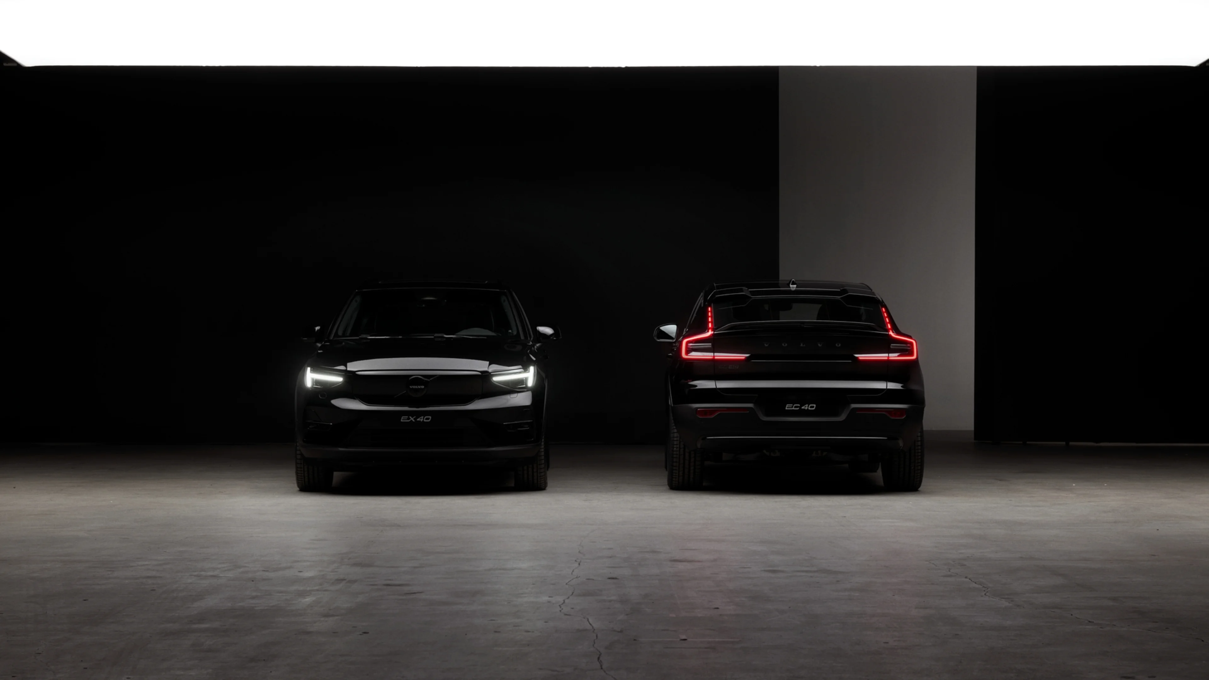 Chegaram os novos Volvo EX40 e EC40 Black Edition