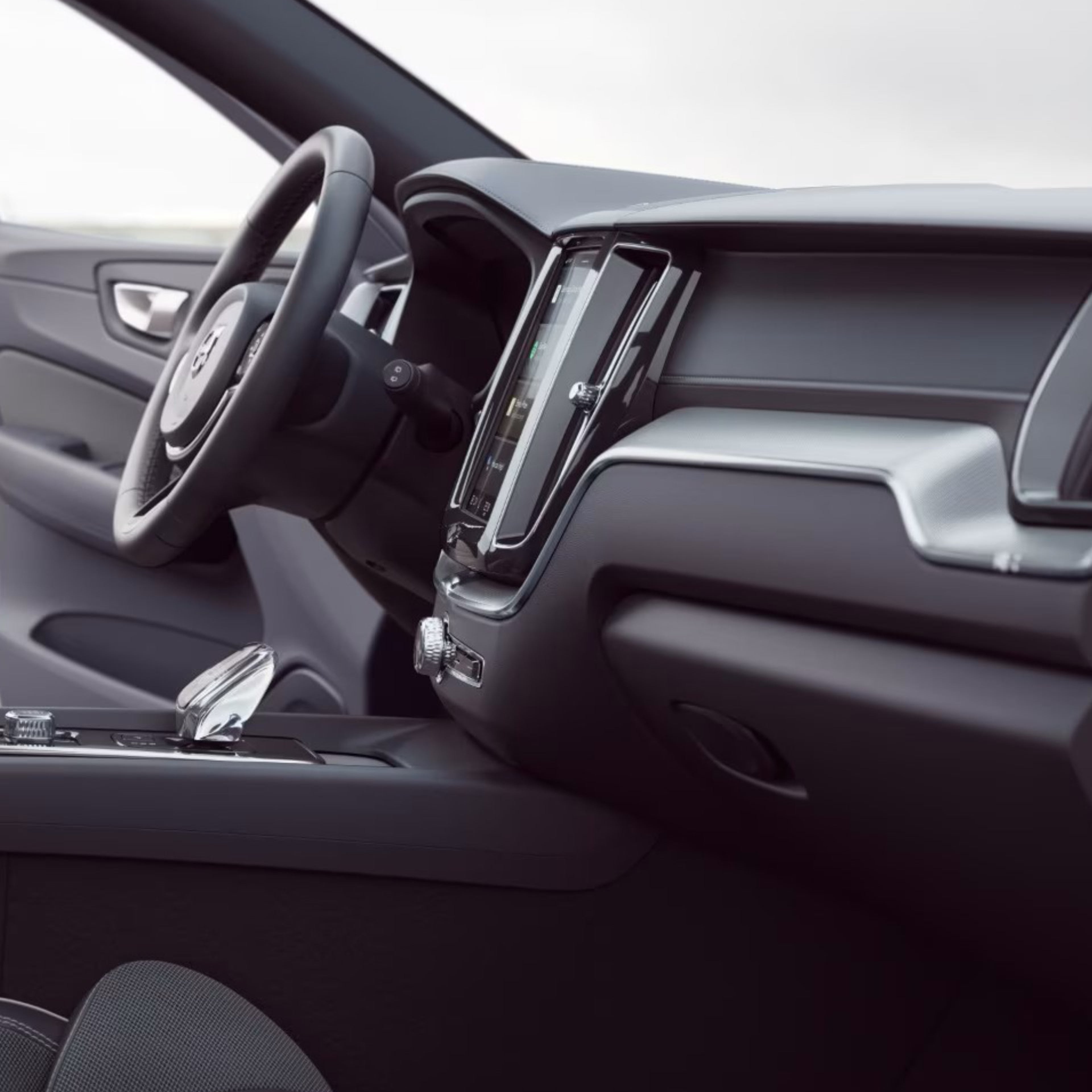 Interieur des Volvo XC60 Black Edition mit schwarzem Innenraumdesign