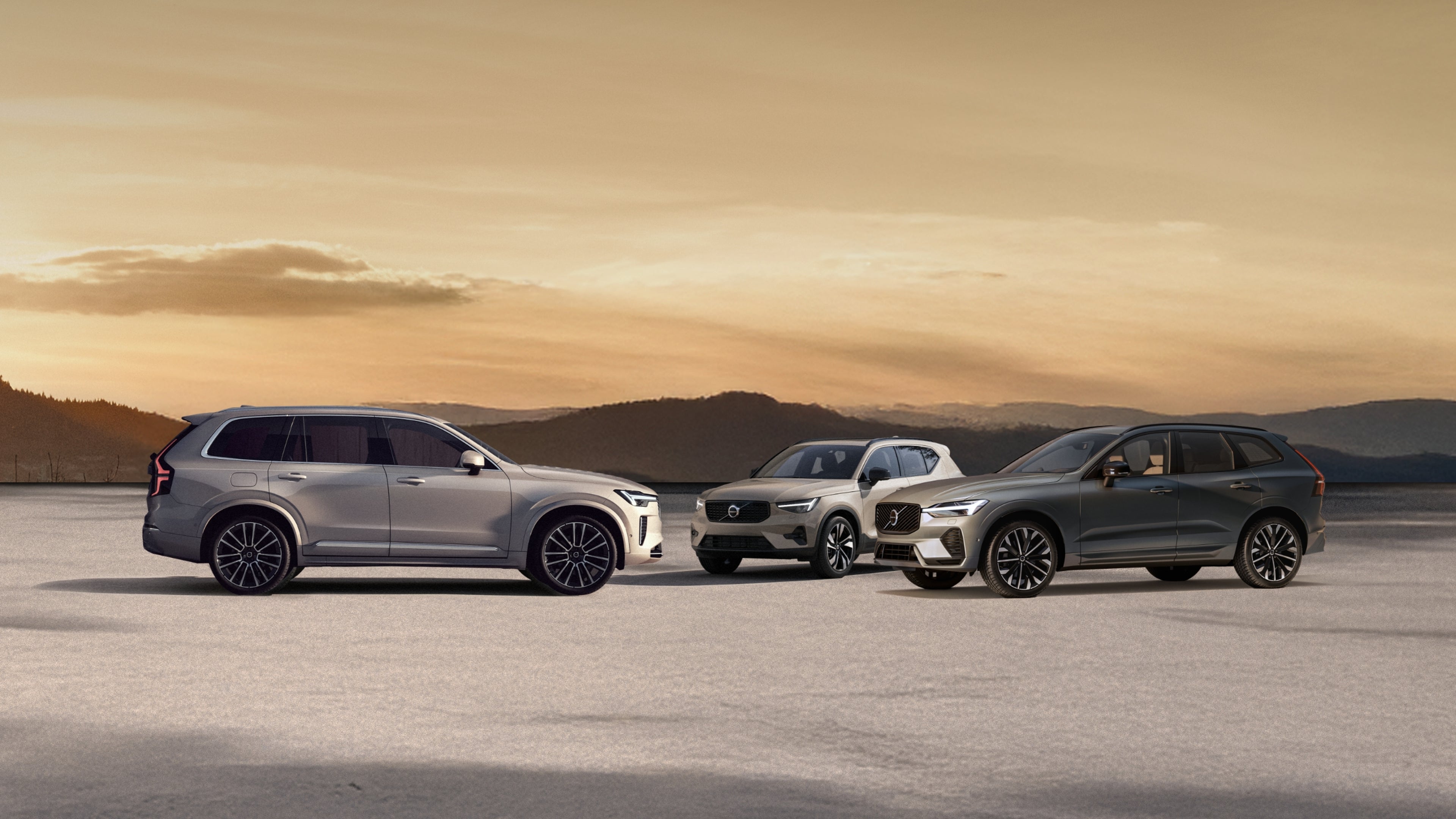 Volvo XC90, Volvo XC40 i Volvo XC60 na pozadini Midsommar.