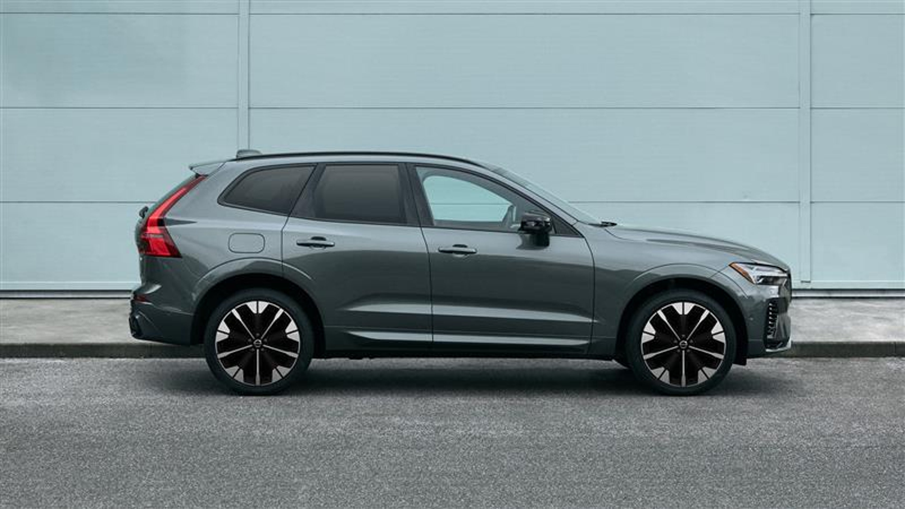 XC60 Plus 2026