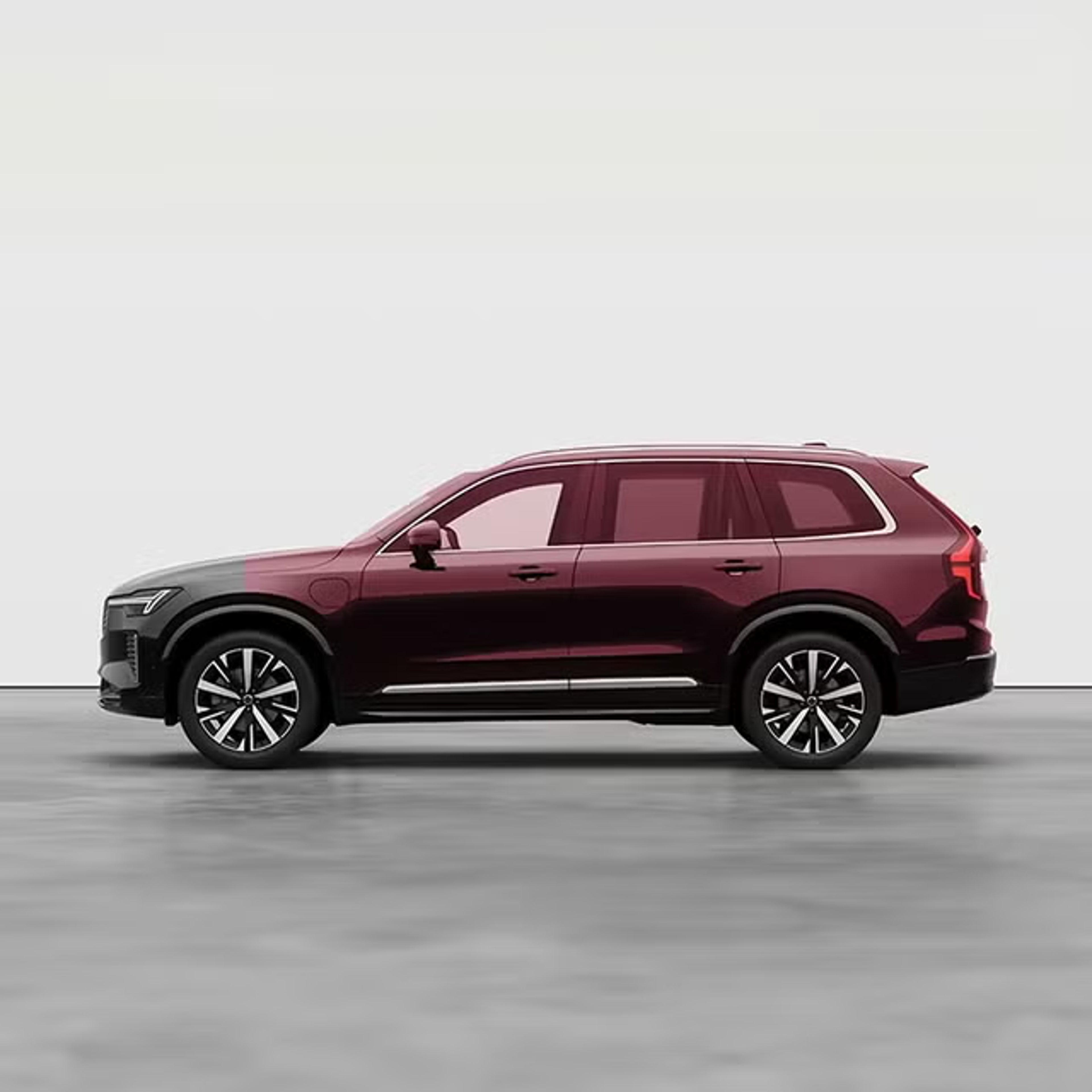 Studiový záběr zboku na lehce pancéřované Volvo XC90 s překryvnou vrstvou znázorňující pancéřované oblasti vozu.