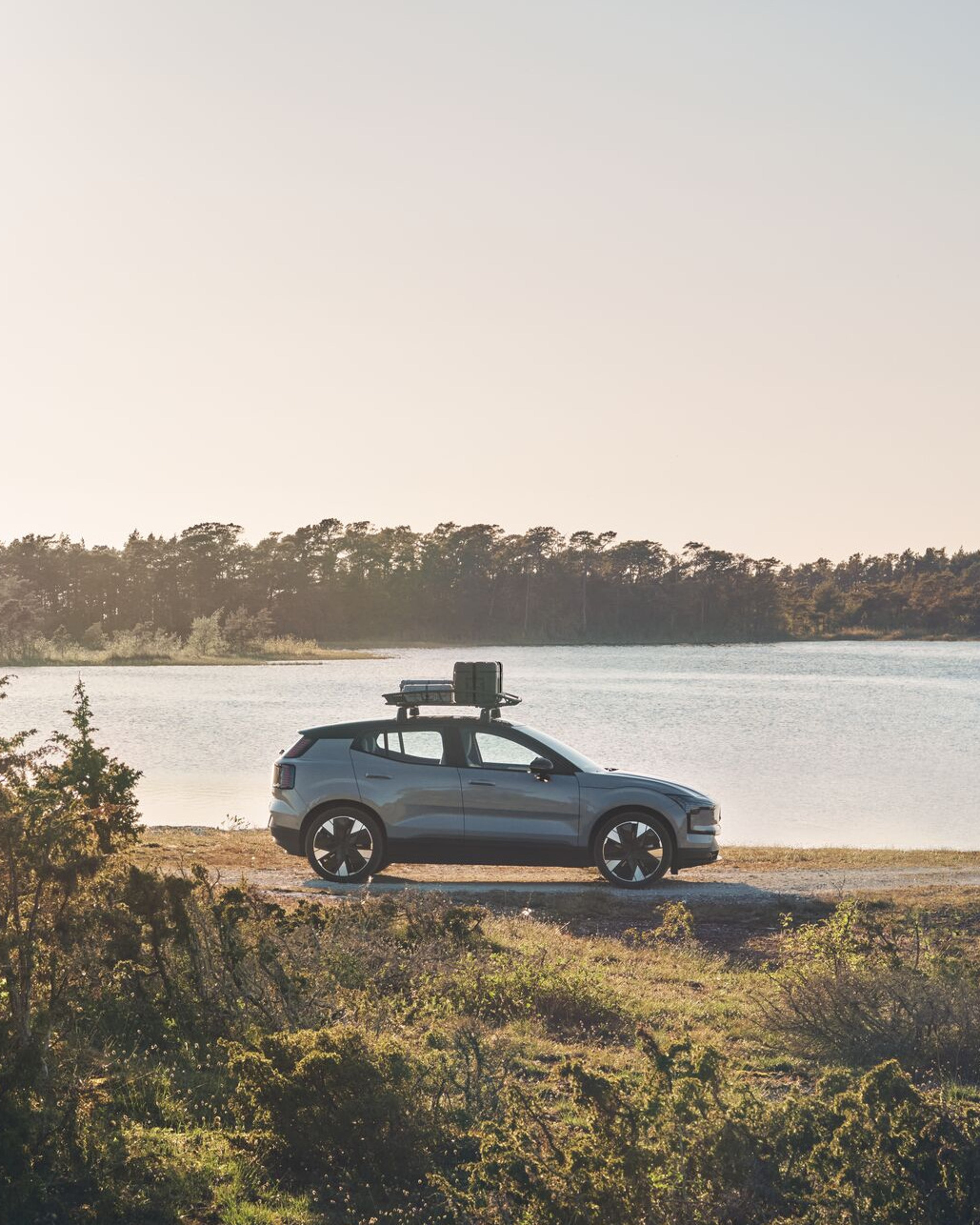 The side profile of a Volvo XC90 PHEV