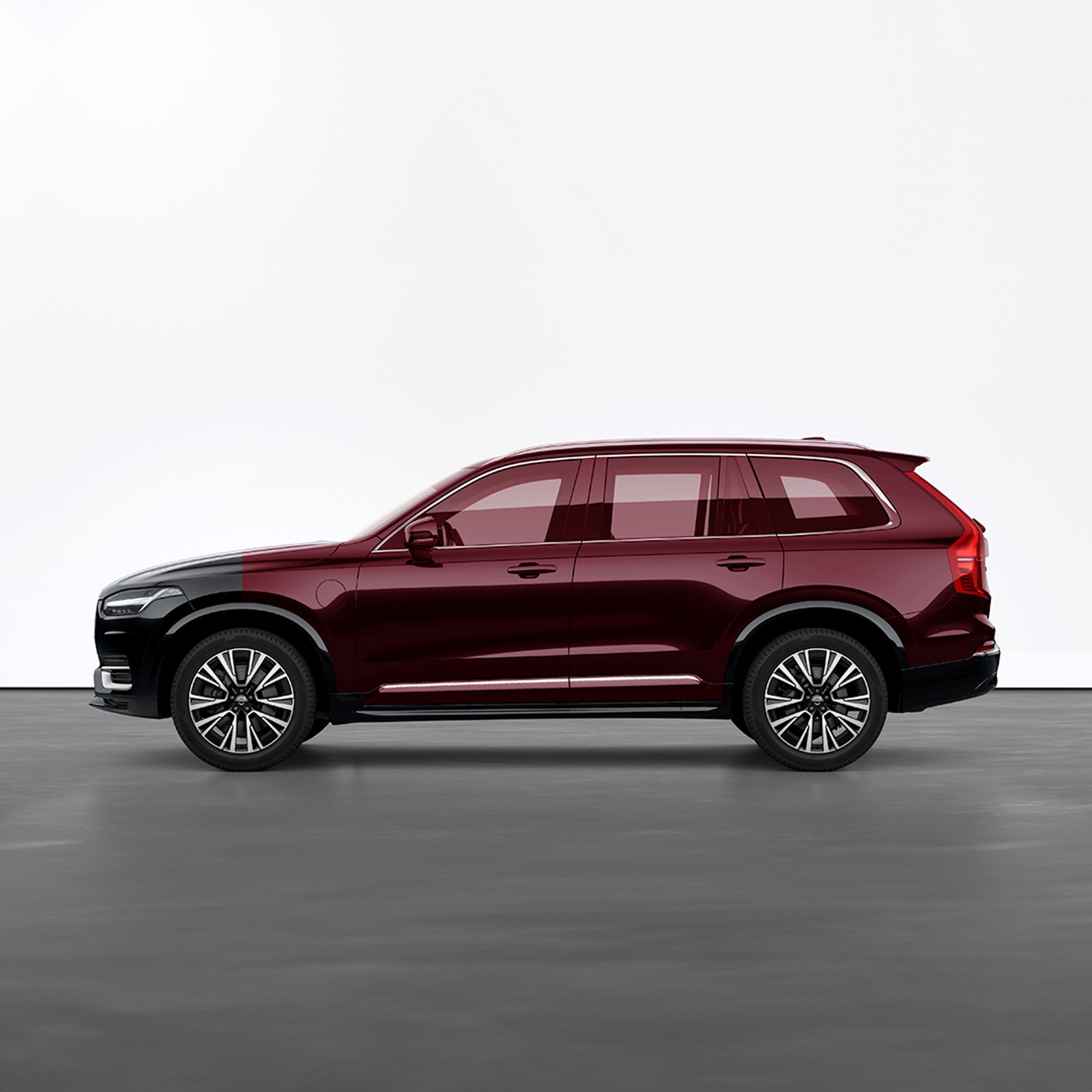 Side studio shot of the light-armoured Volvo XC90 with an overlay displaying the armoured areas of the car.