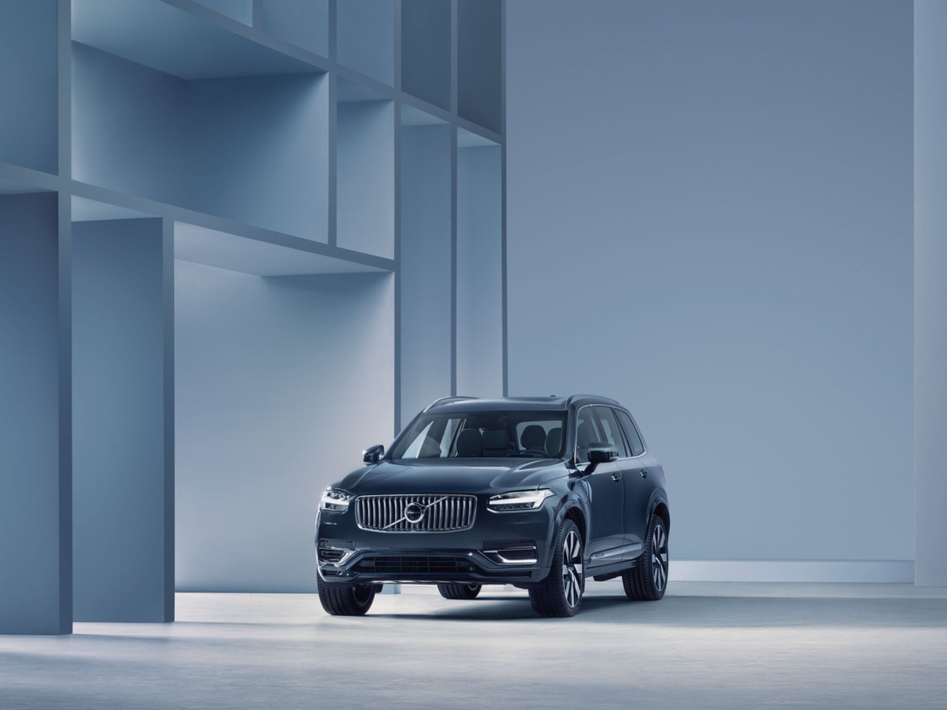 Volvo XC90 7 人座椅和行李廂的俯瞰圖。