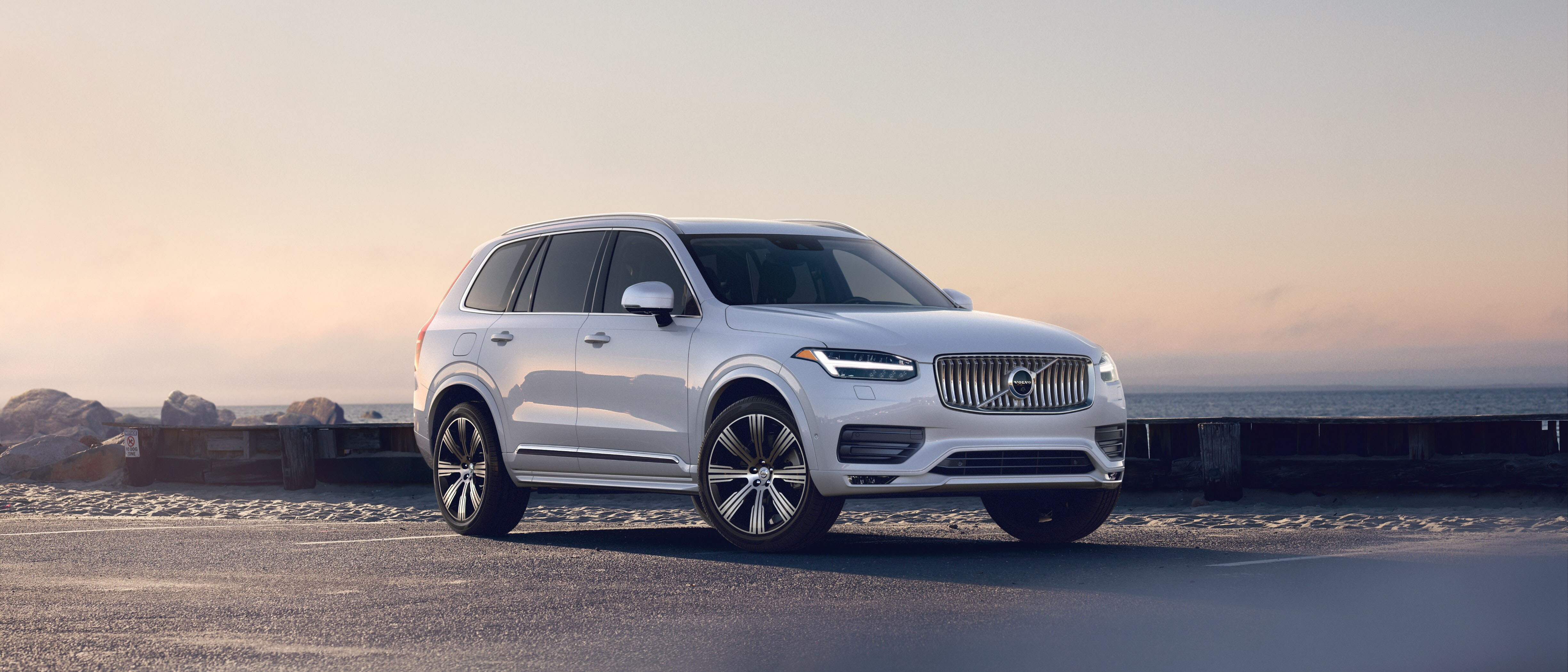 Front view of Volvo XC90 mild hybrid - Care by Volvo